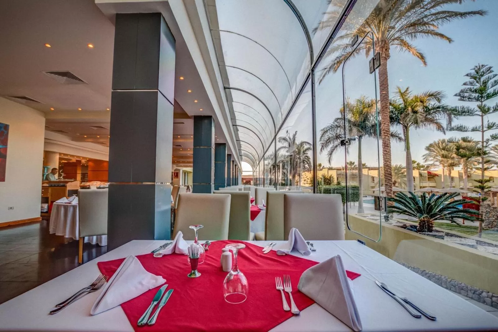 Restaurant/places to eat in Palm Beach Resort Families and Couples only