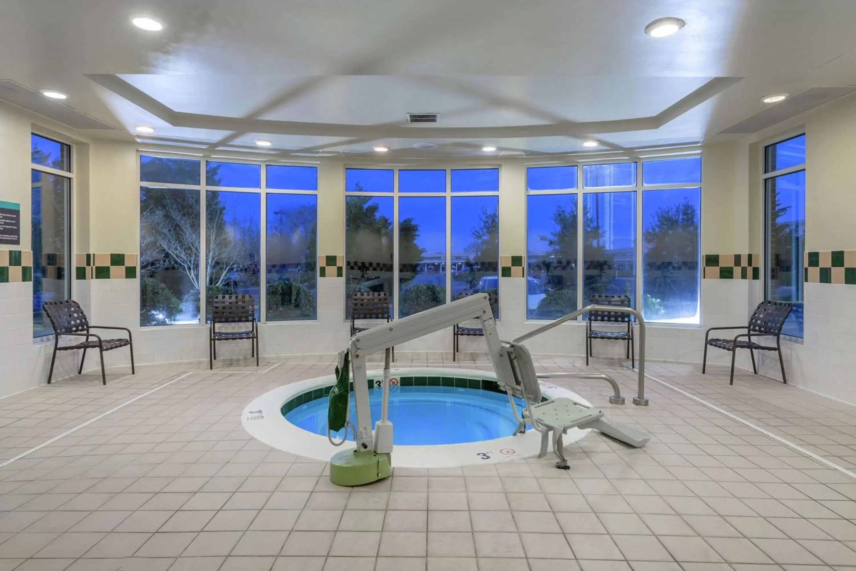 Hot Tub, Swimming Pool in Hilton Garden Inn Richmond South/Southpark