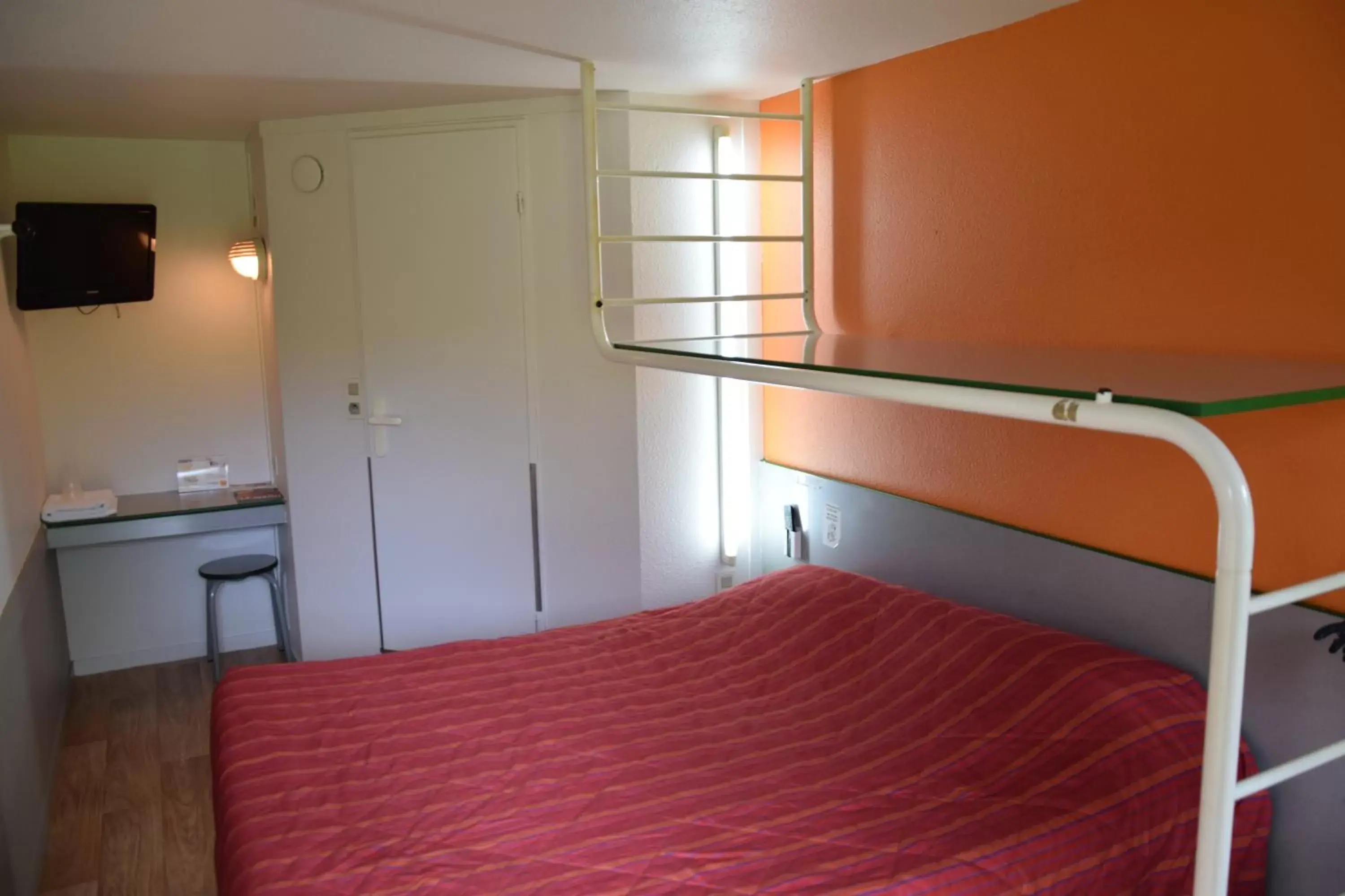 Photo of the whole room, Bed in Premiere Classe Lille Sud - Douai Cuincy