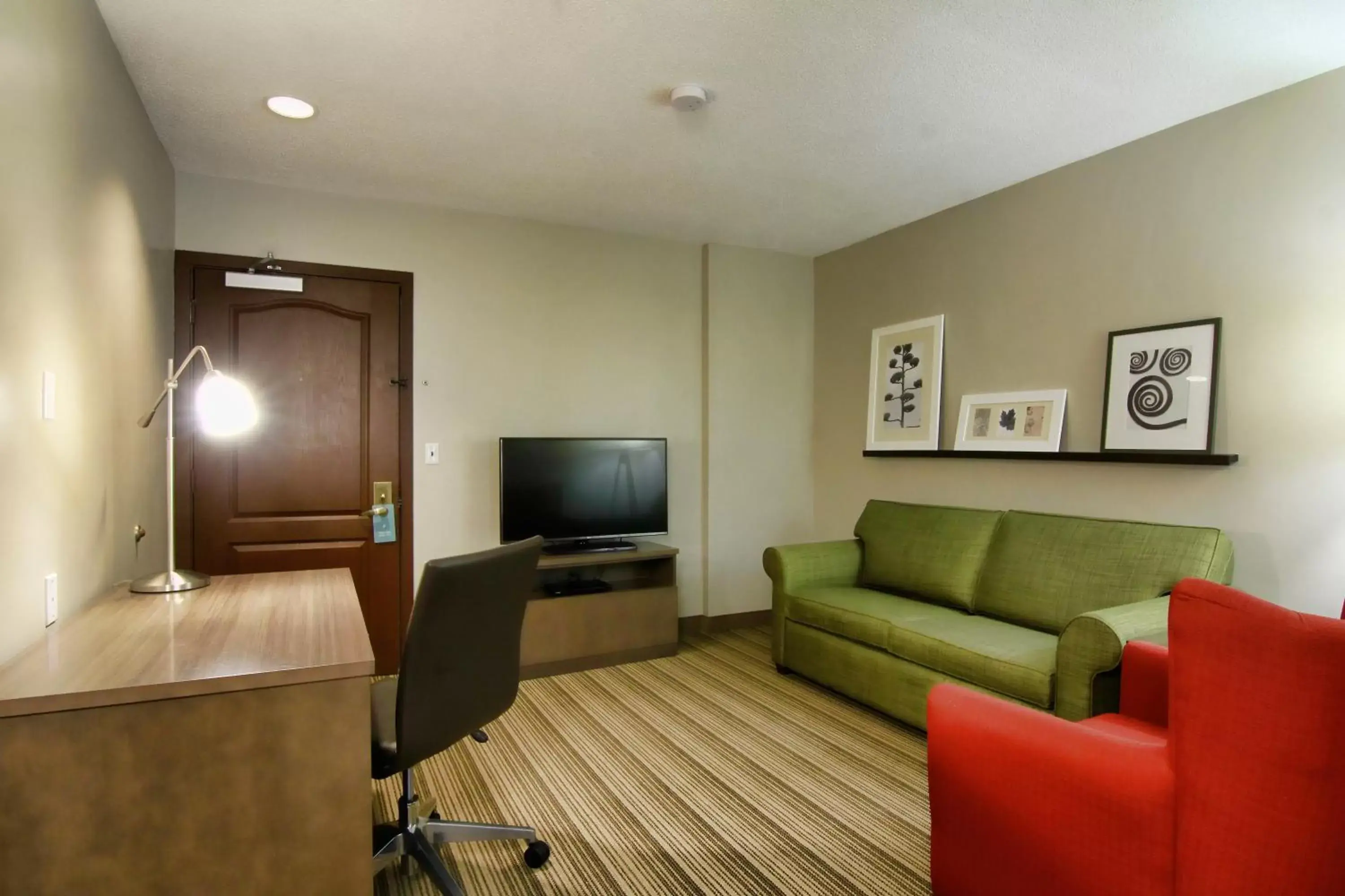 TV and multimedia, TV/Entertainment Center in Country Inn & Suites by Radisson, Annapolis, MD