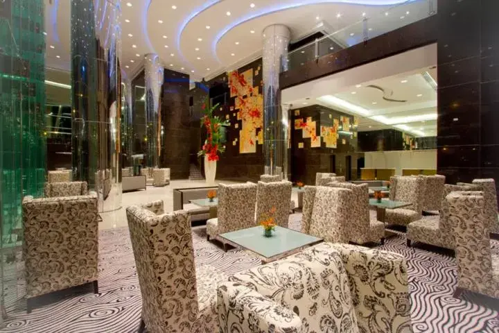 Lobby or reception in Acacia Hotel Manila - Multiple Use Hotel