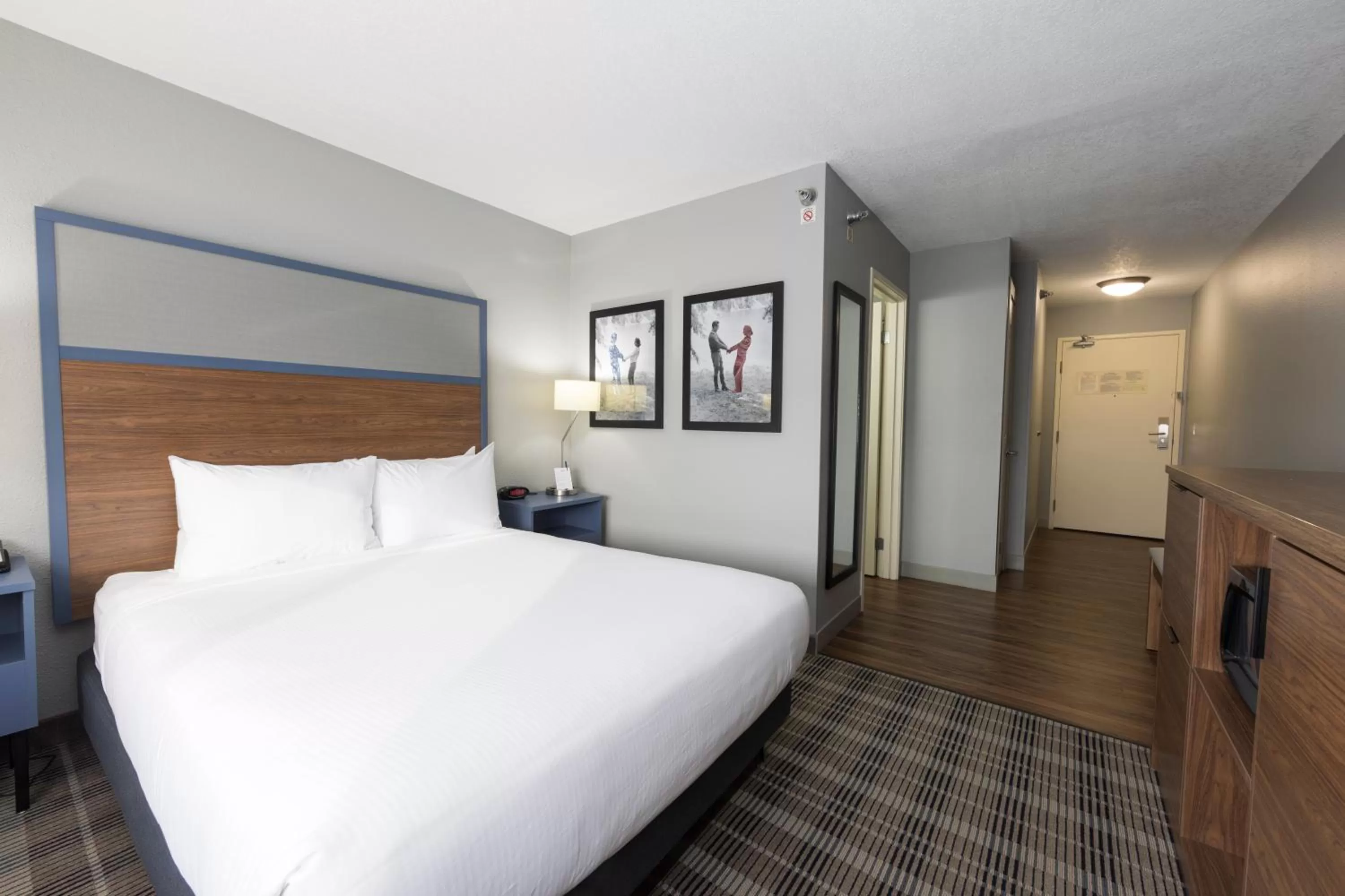 Queen Room - Non-Smoking in AmericInn by Wyndham Duluth