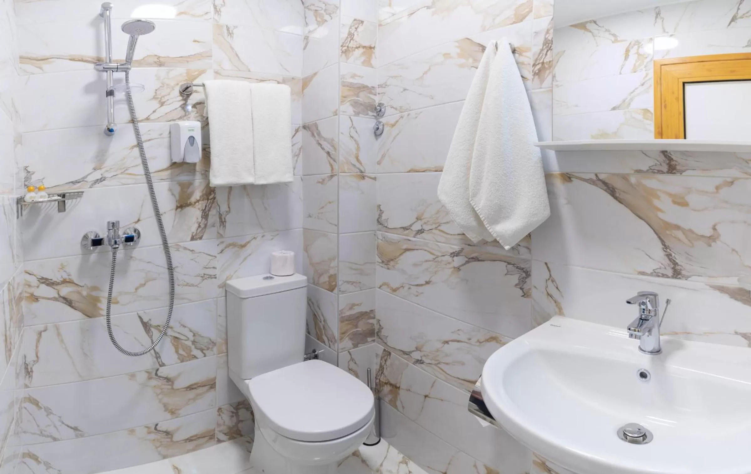 Shower in Hotel Color