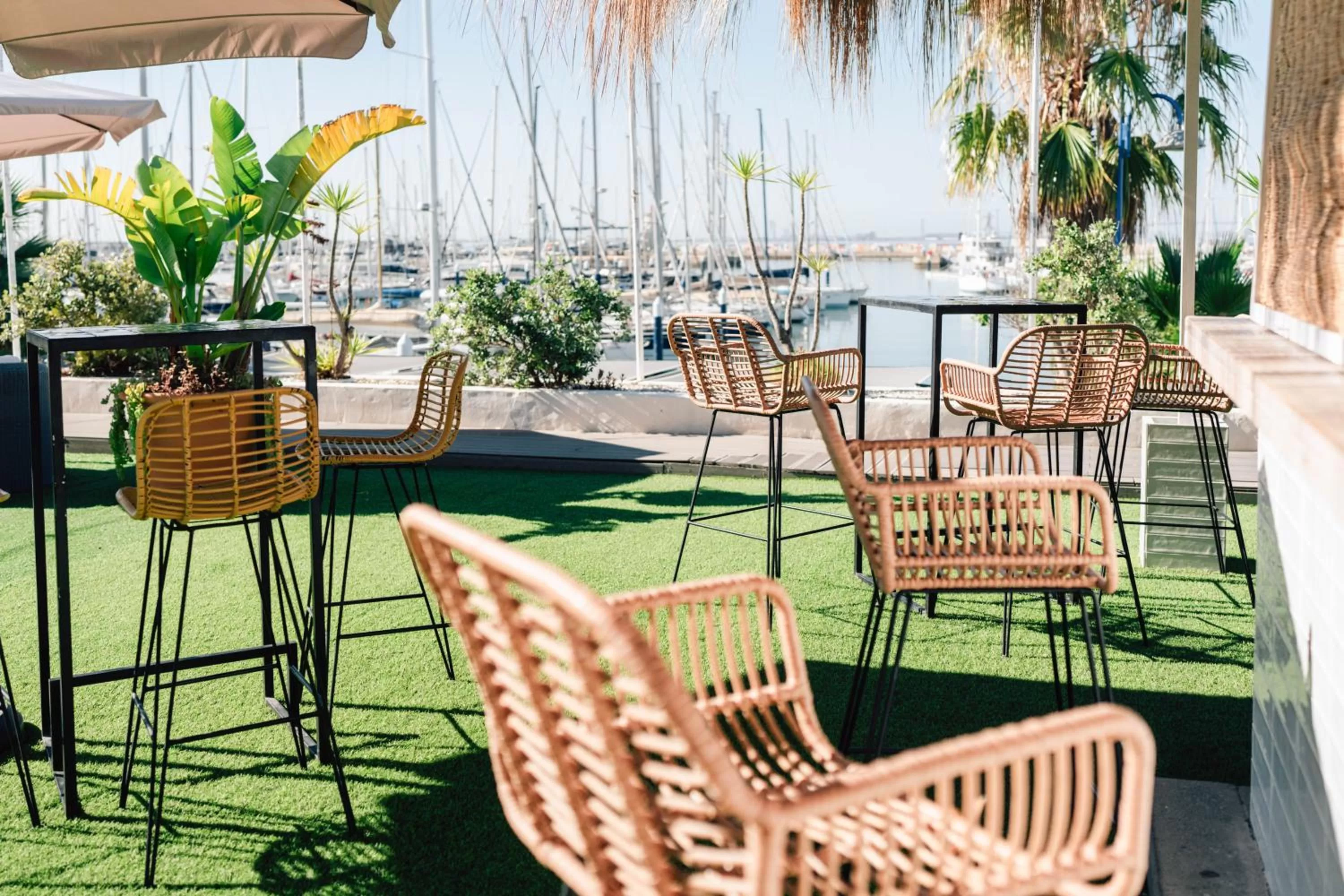 Lounge or bar in Hotel Puerto Sherry