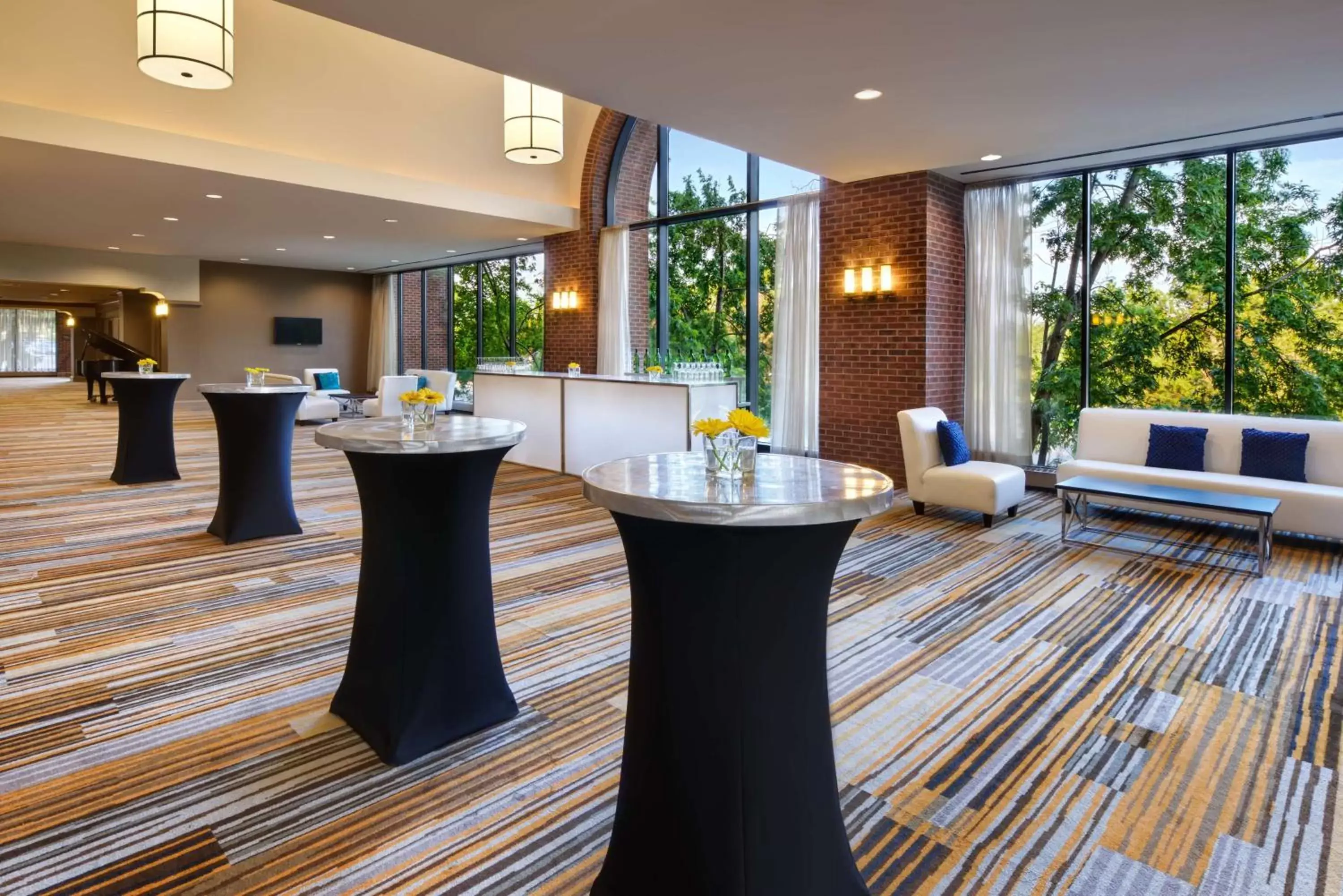 Lobby or reception in Hilton Mississauga/Meadowvale