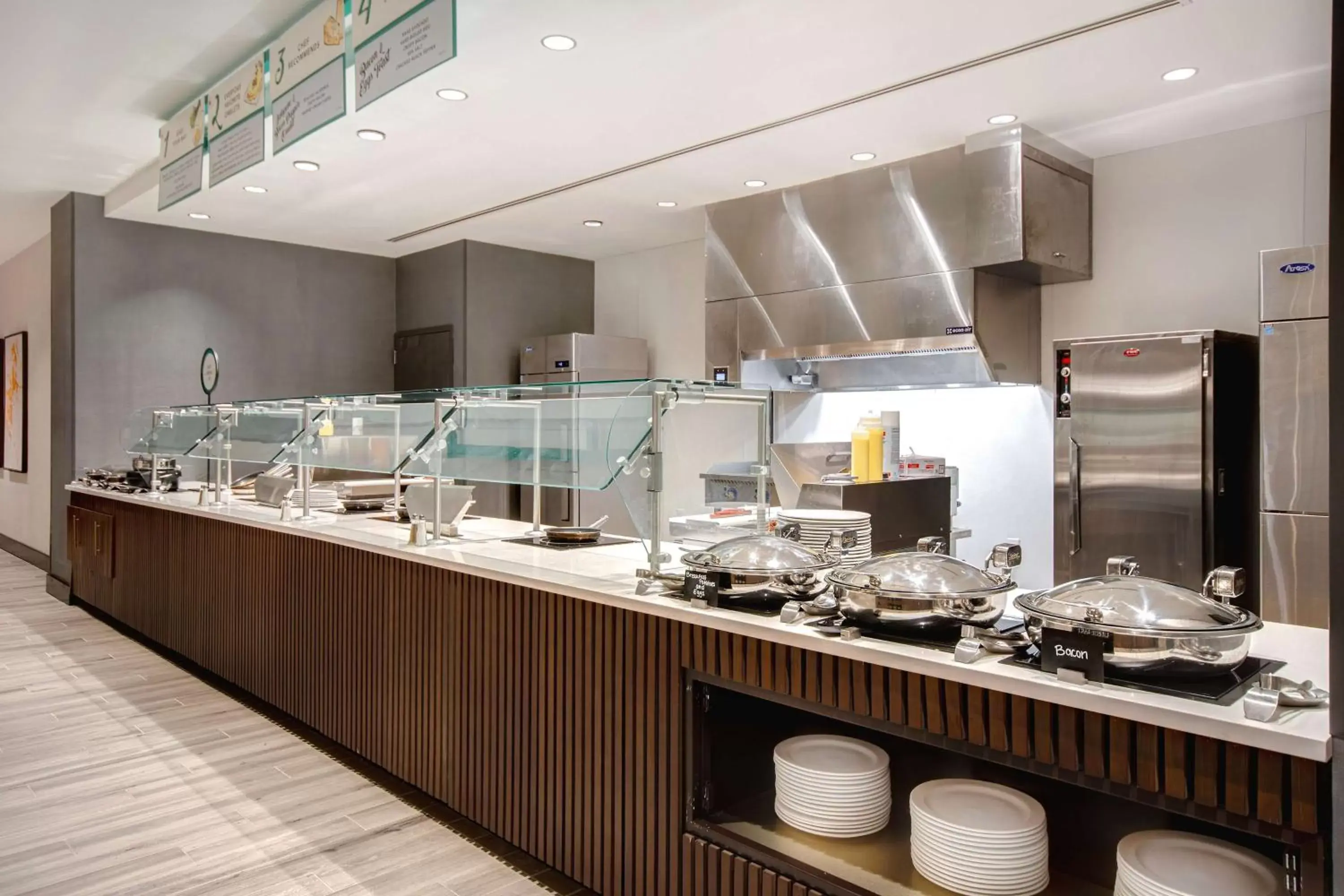 Breakfast, Kitchen/Kitchenette in Embassy Suites By Hilton Alpharetta Halcyon