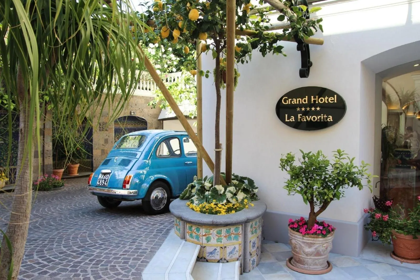 Facade/entrance in Grand Hotel La Favorita