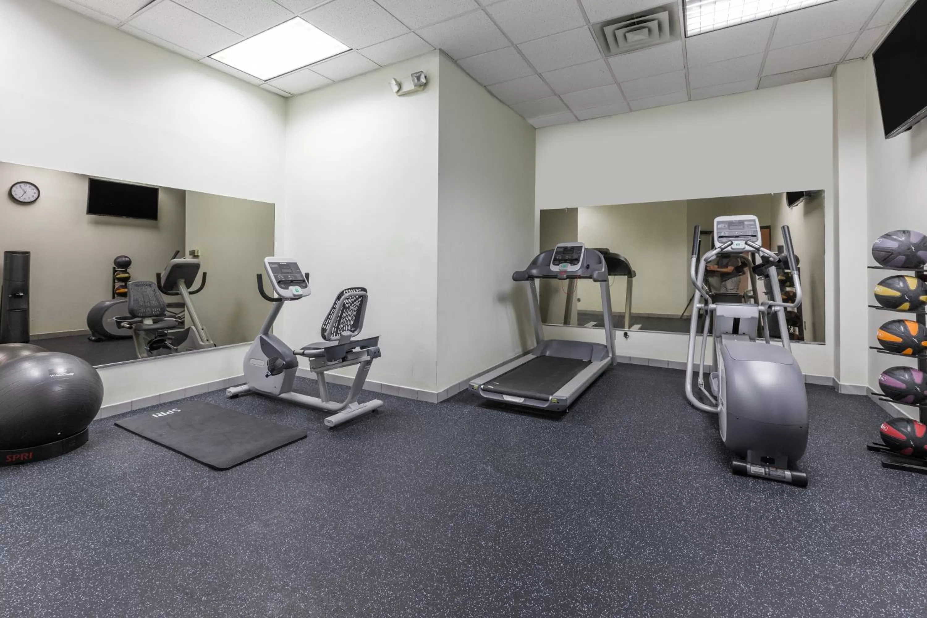 Fitness centre/facilities in Days Inn by Wyndham Sherman