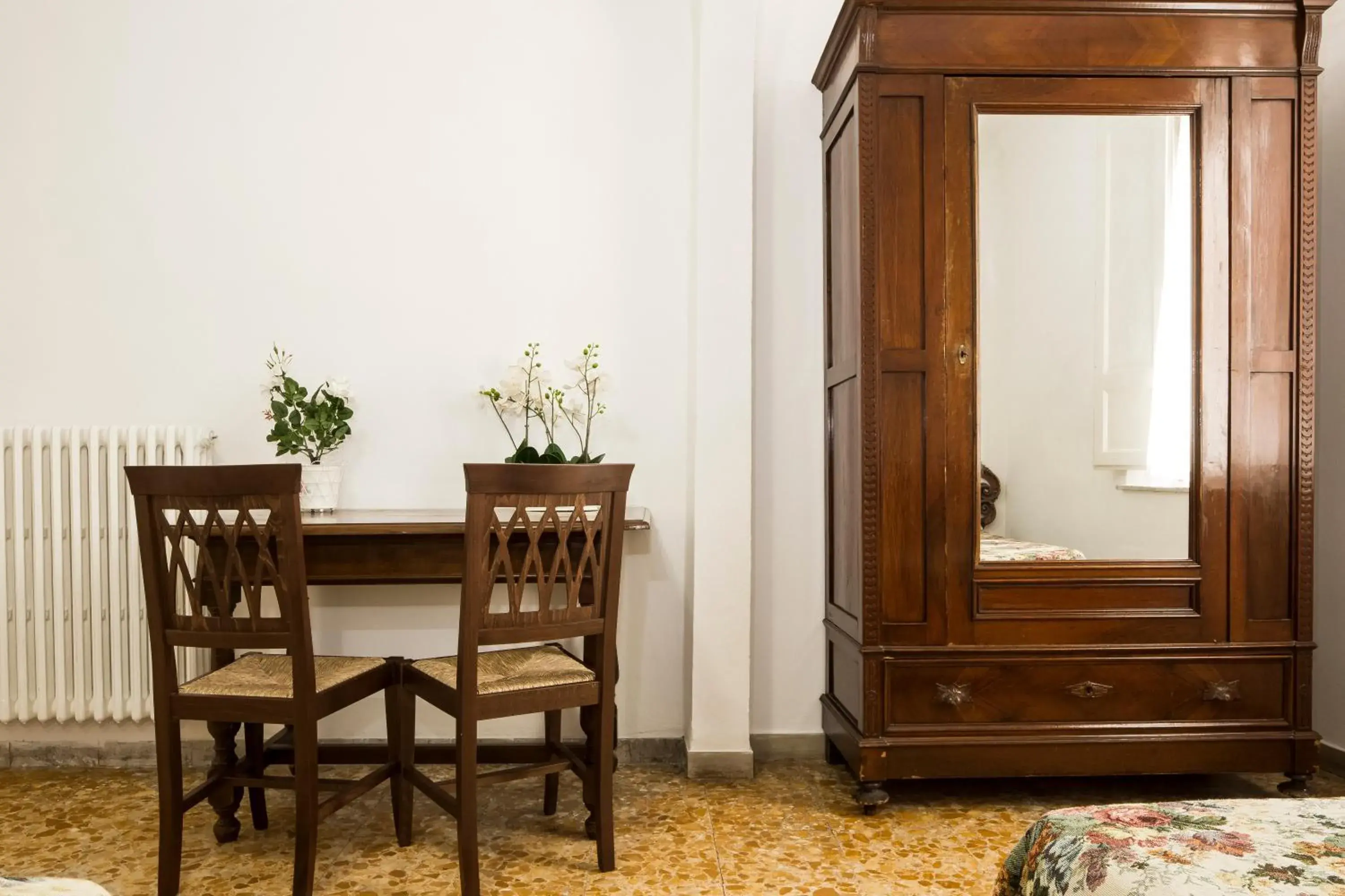 Seating area, Dining Area in Albergo Tre Donzelle