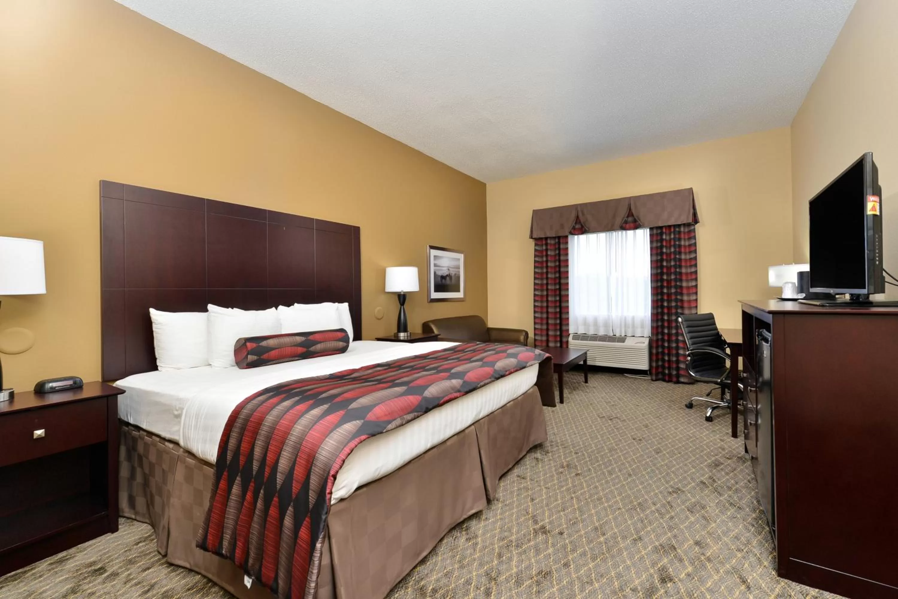 King Room with Sofa Bed - Non-Smoking in Baymont by Wyndham Ardmore I-35