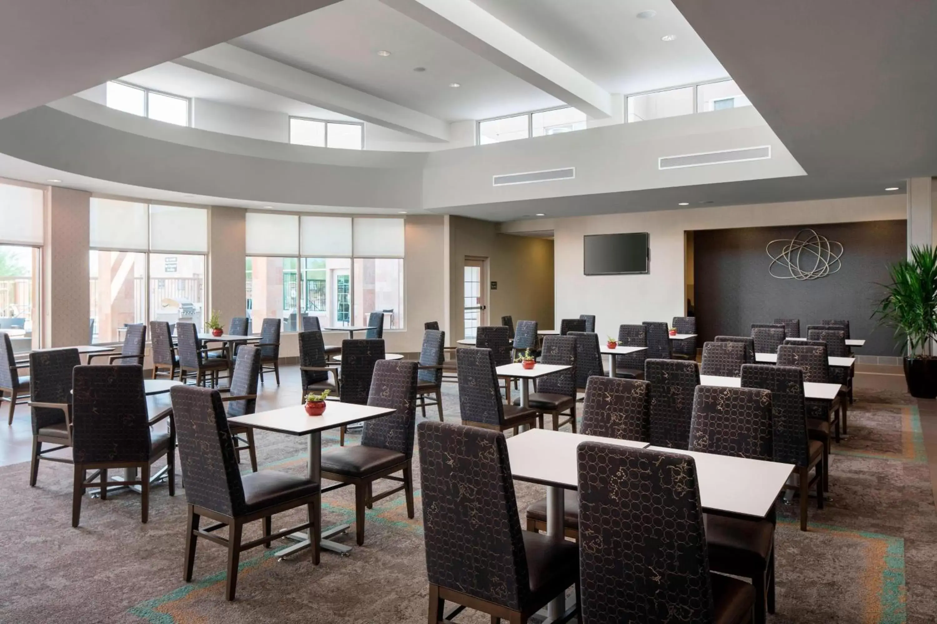 Restaurant/places to eat in Residence Inn Phoenix Desert View at Mayo Clinic