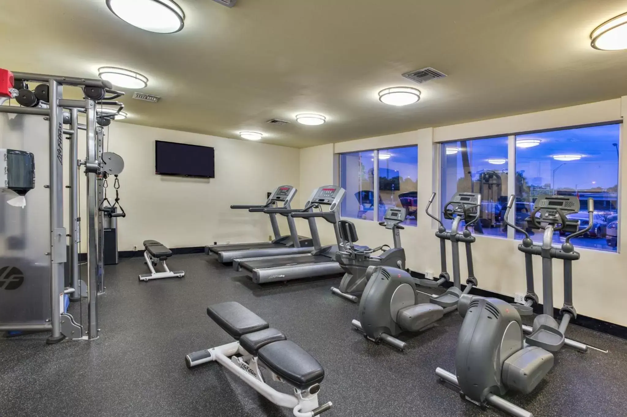 Spa and wellness centre/facilities, Fitness Center/Facilities in Holiday Inn Miami International Airport, an IHG Hotel