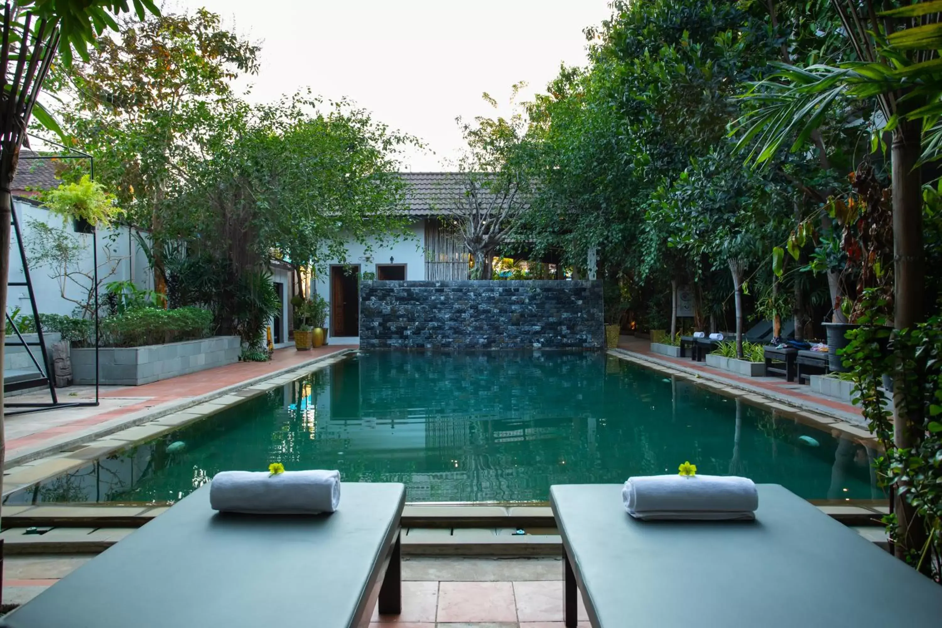 Swimming Pool in Indra Porak Residence Hotel