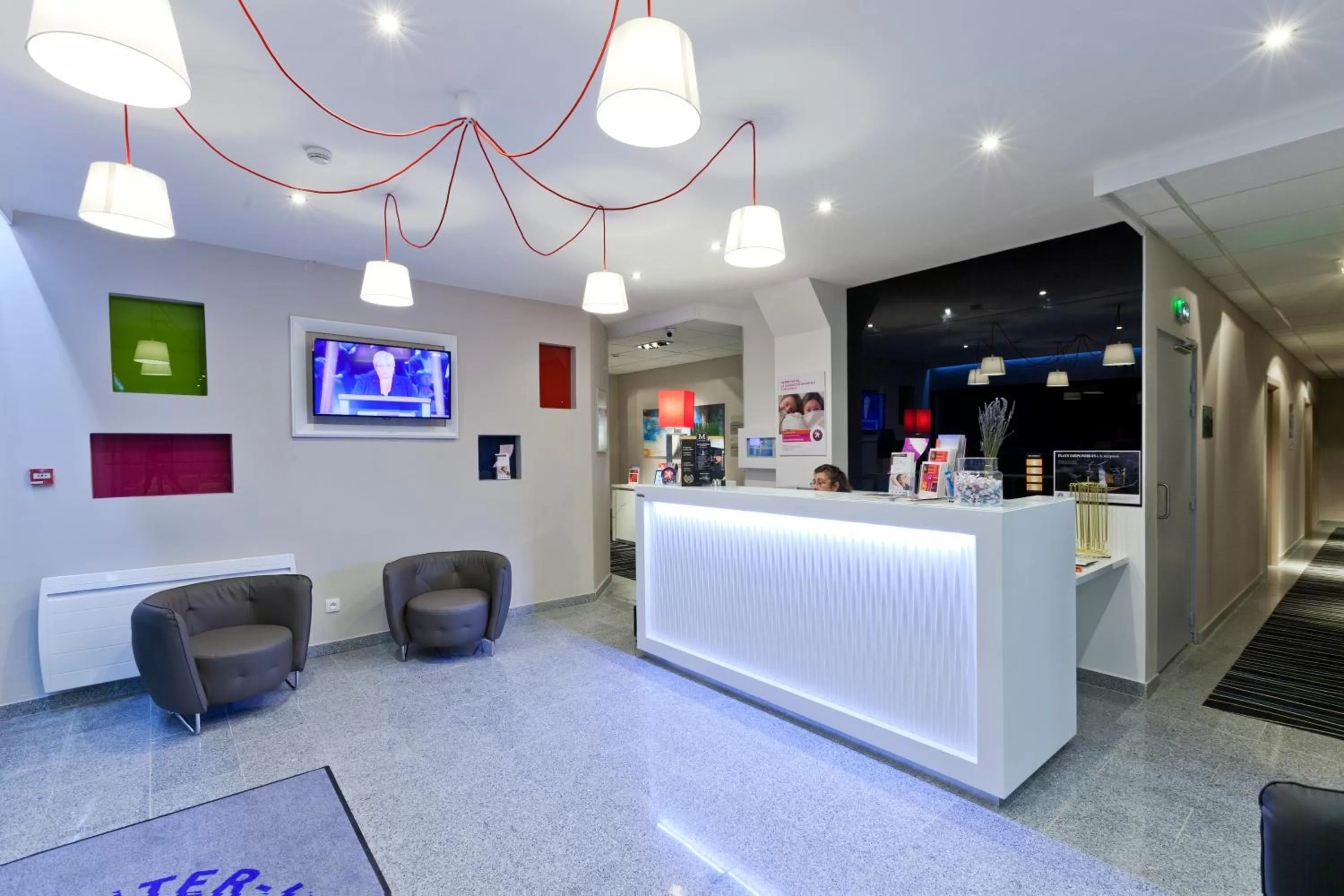 TV and multimedia in The Originals City, Marne-la-Vallée Est, Meaux ,GLASSY HOTEL