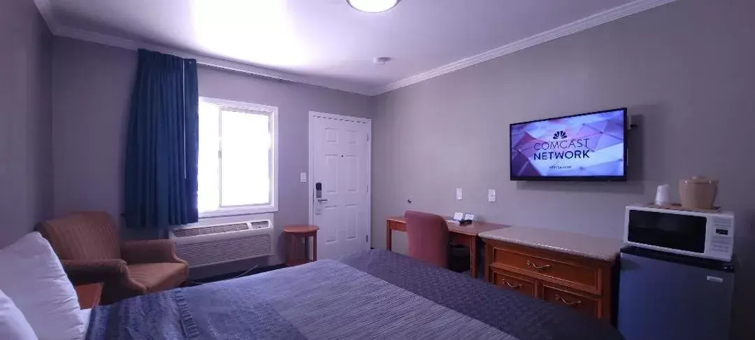 TV and multimedia, Bed in Rodeway Inn Chico University Area TV and multimedia, Bed in Rodeway Inn Chico University Area