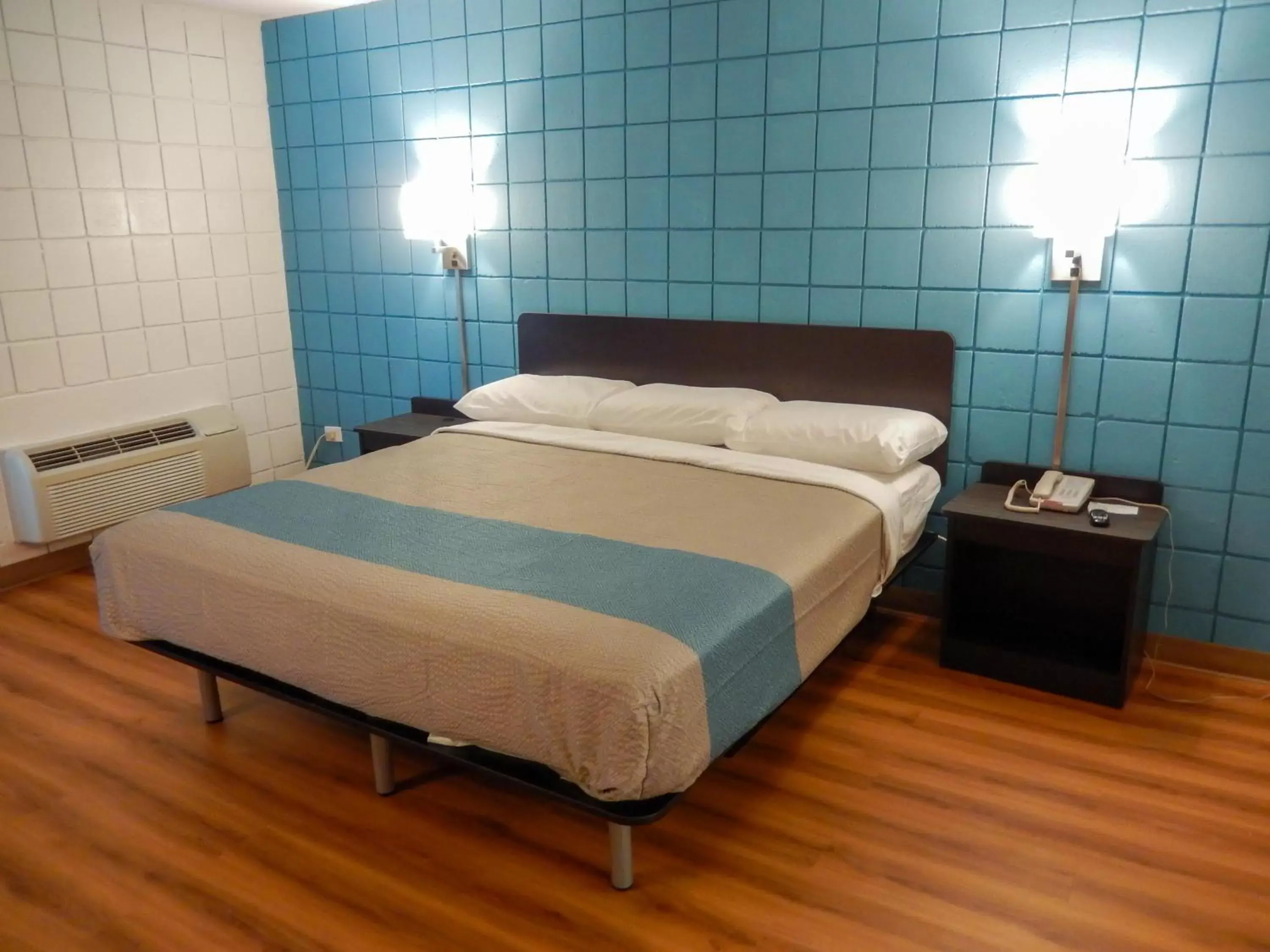 Photo of the whole room, Bed in Motel 6-Somers Point, NJ - Ocean City - Wild Wood Beach Photo of the whole room, Bed in Motel 6-Somers Point, NJ - Ocean City - Wild Wood Beach