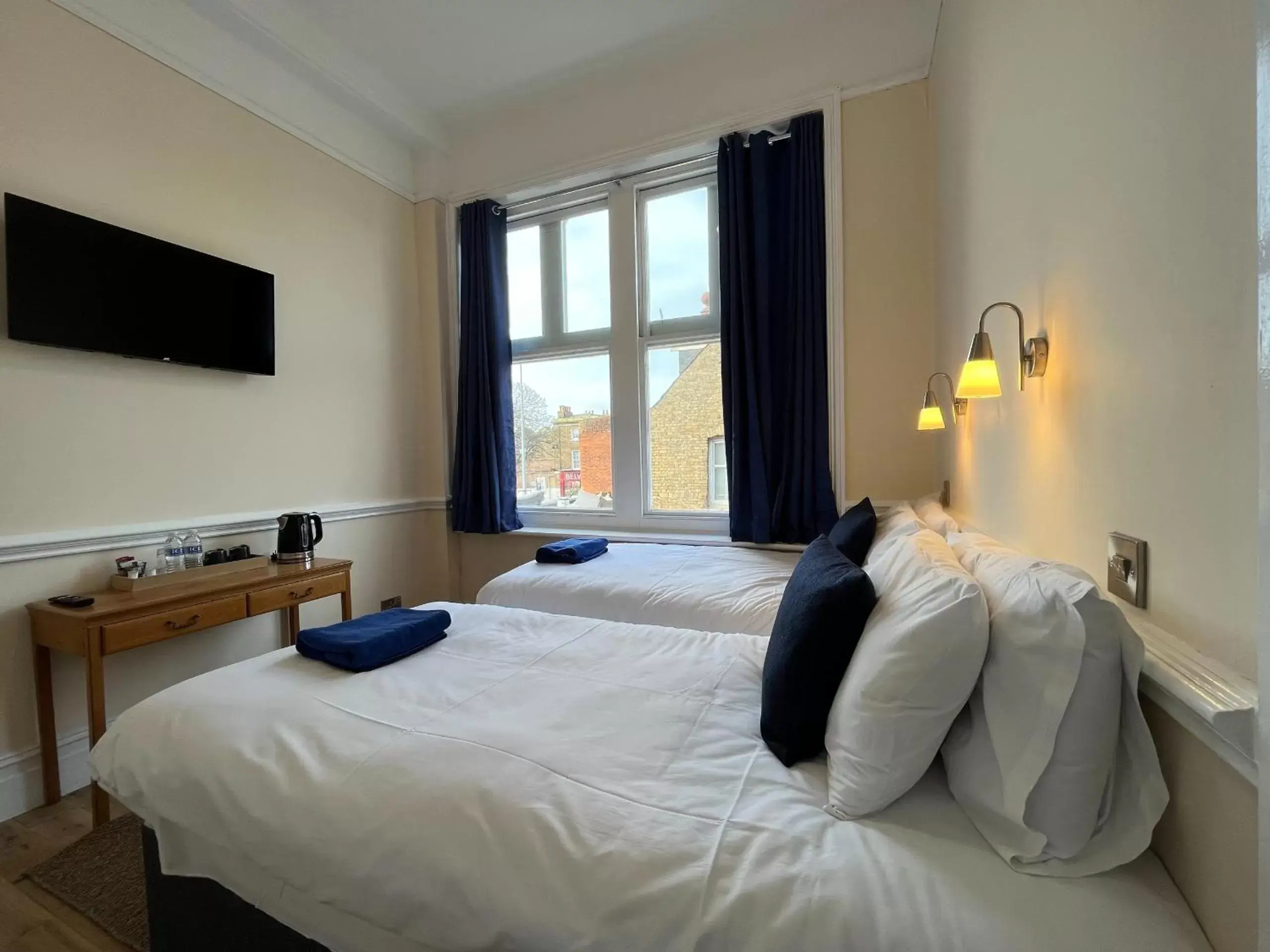 Superior Twin Room with City View in Royal Hotel Sheerness