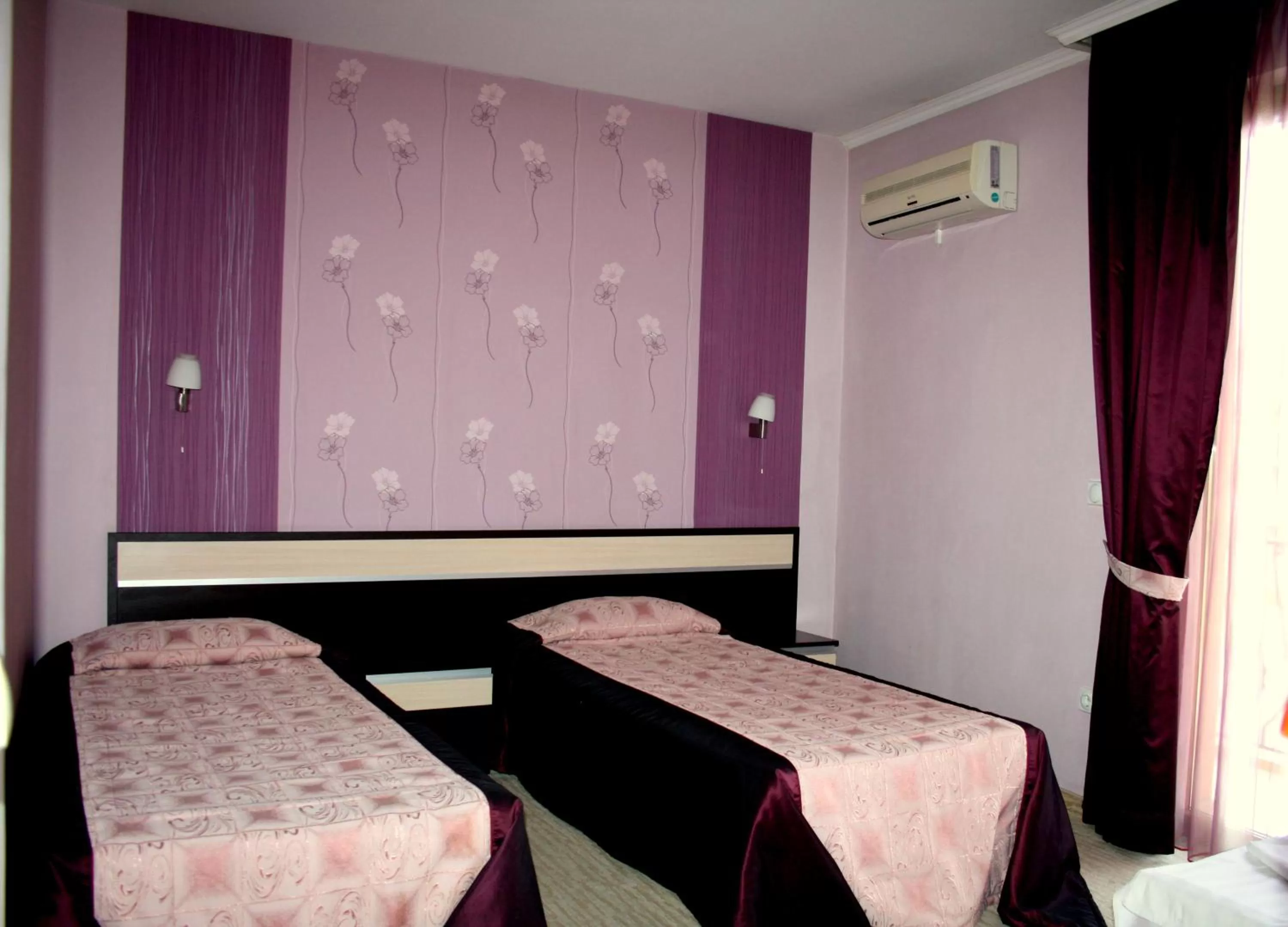 Bed in Hotel Elegant