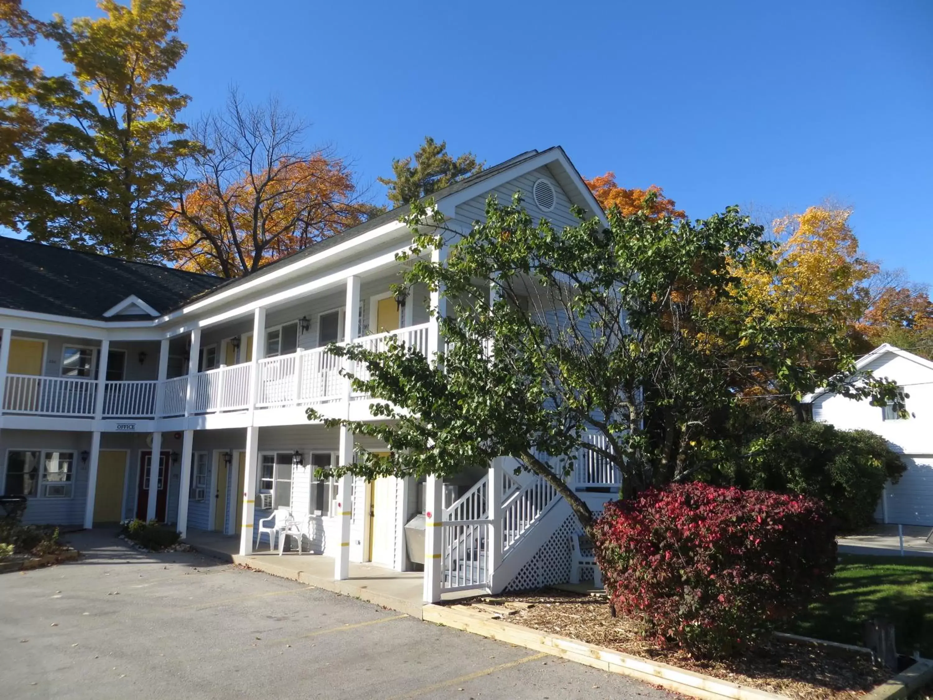 Property Building in Empire Lakeshore Inn