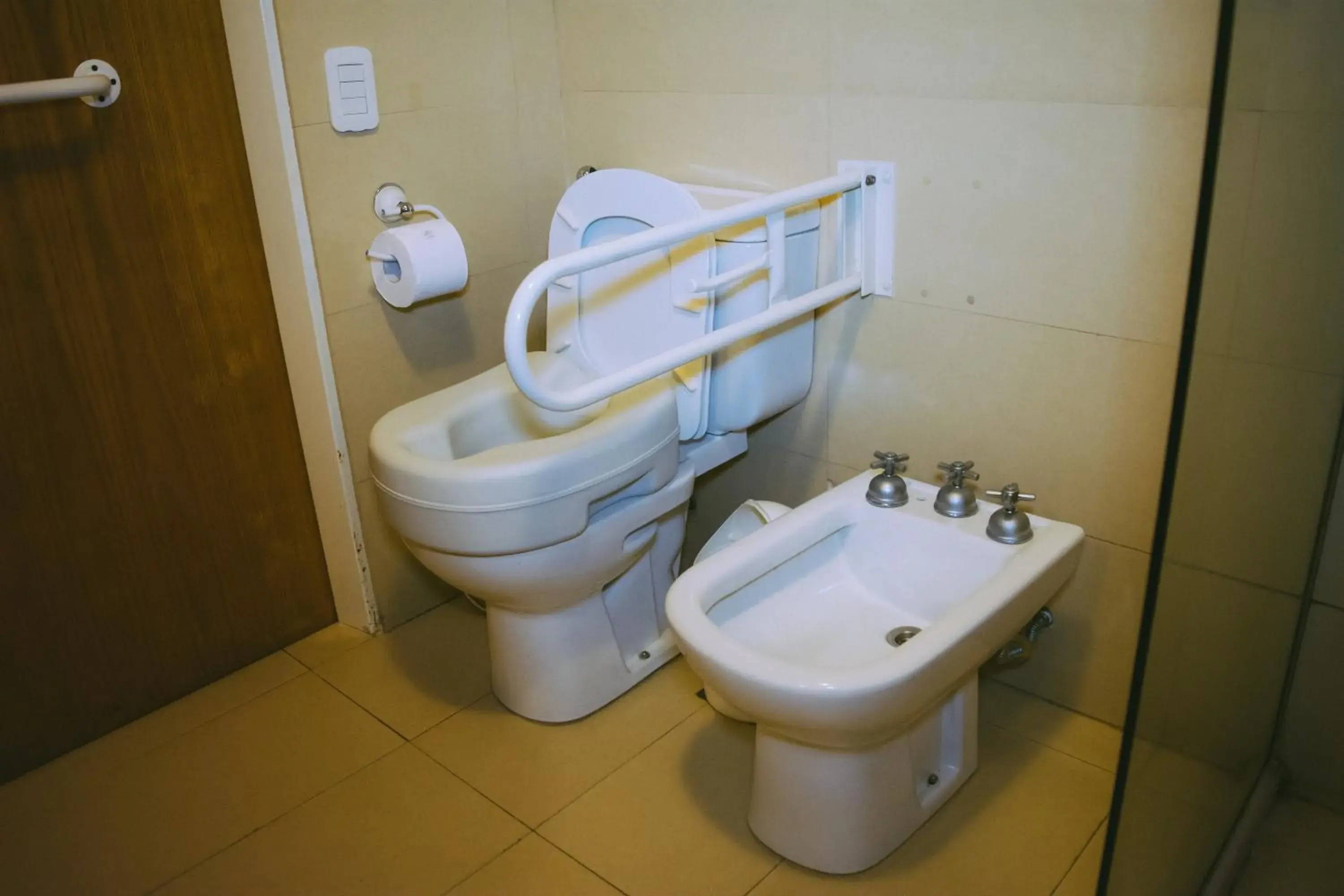 Toilet, Bathroom in Howard Johnson Hotel Rosario