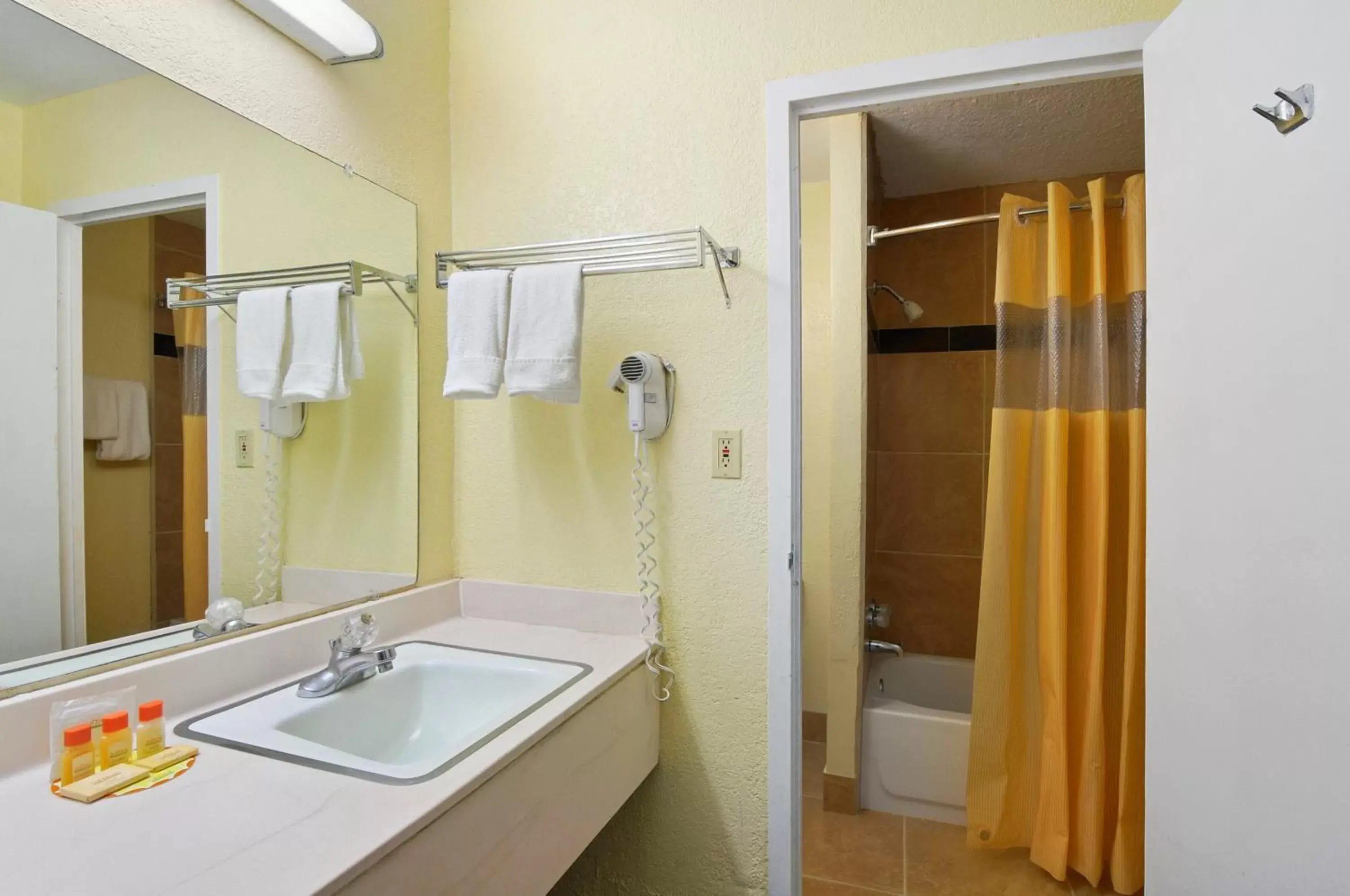 Bathroom in Days Inn & Suites by Wyndham Clovis