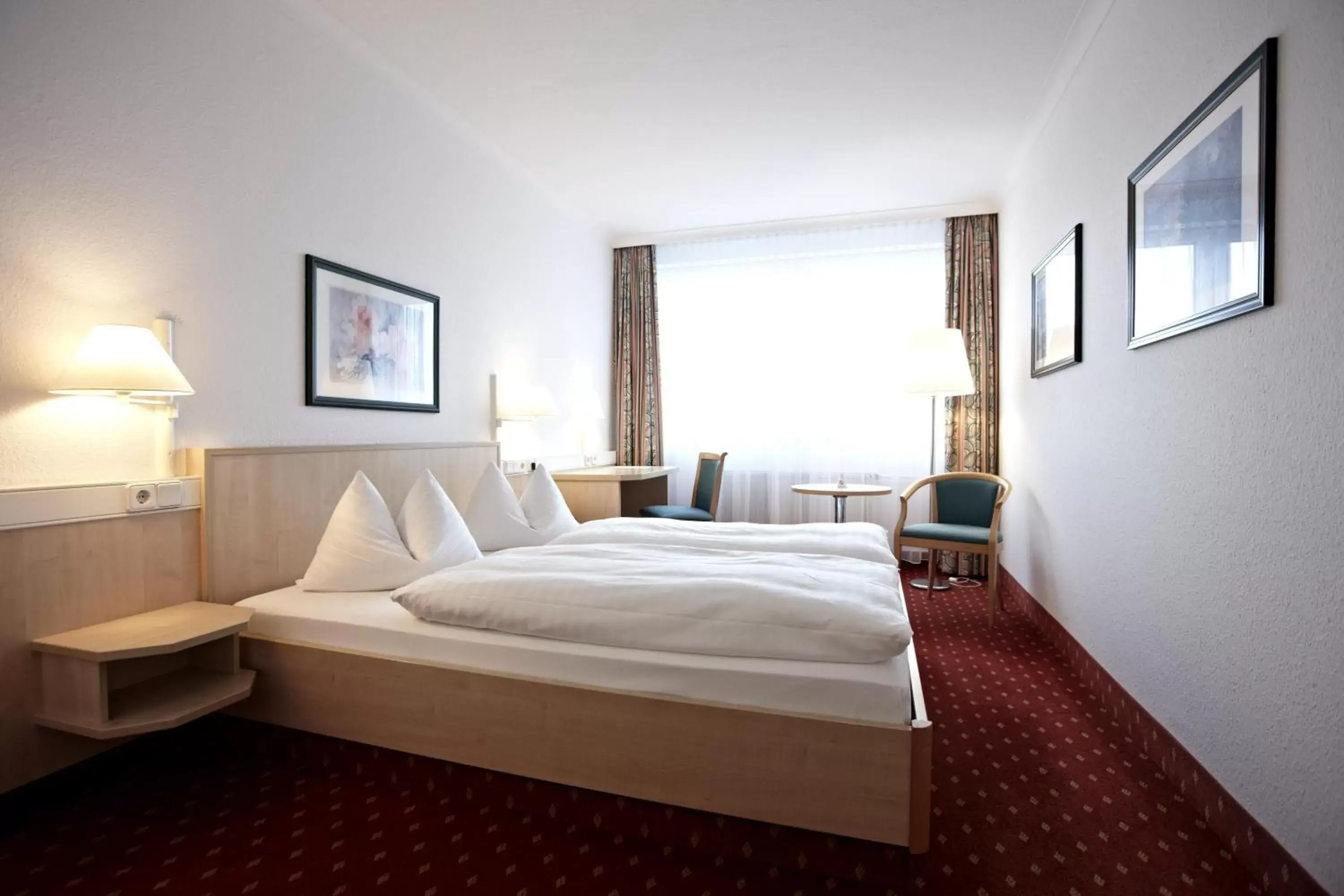 Photo of the whole room, Room Photo in IntercityHotel Schwerin