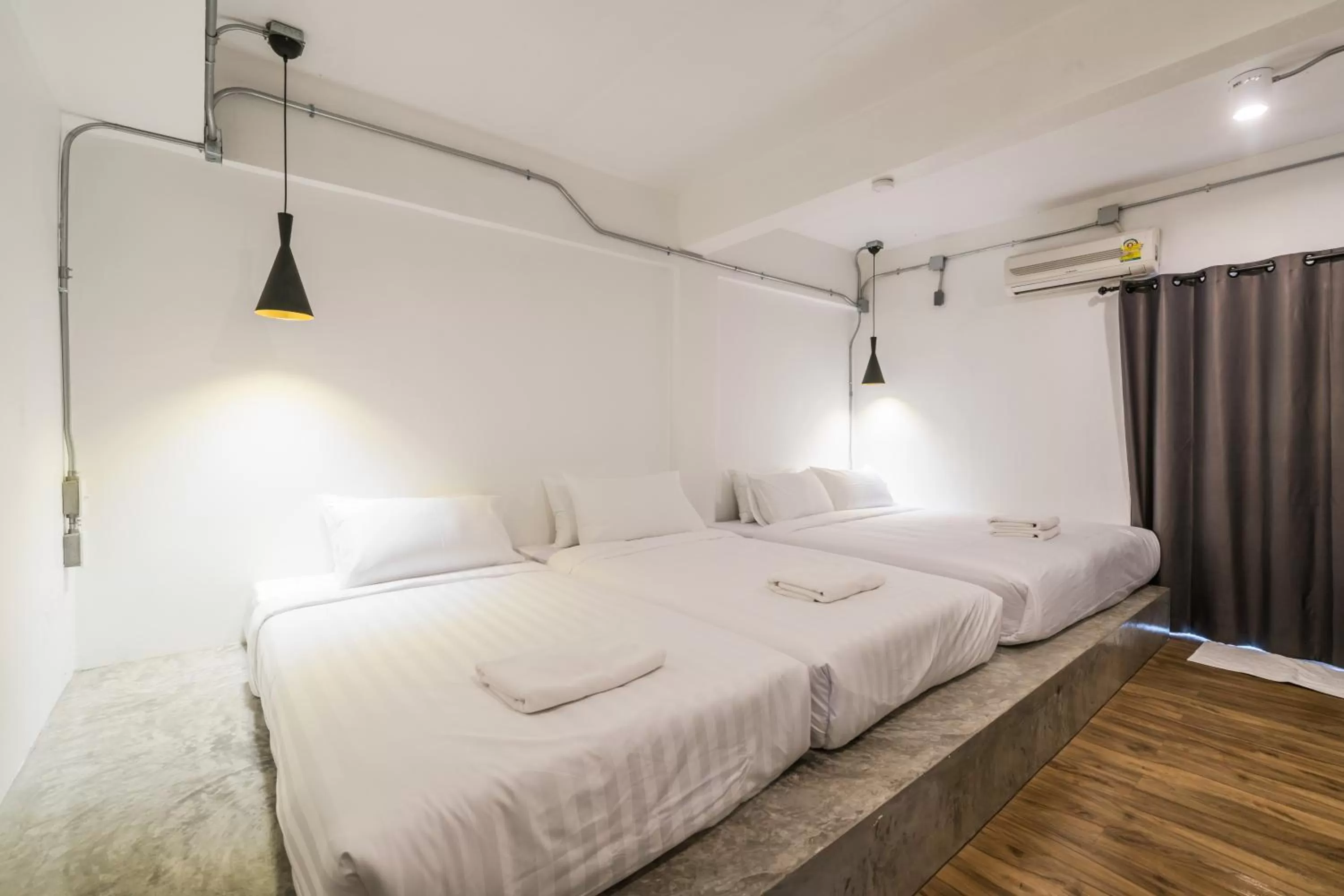 Bed in Your Space Hotel Prasingh