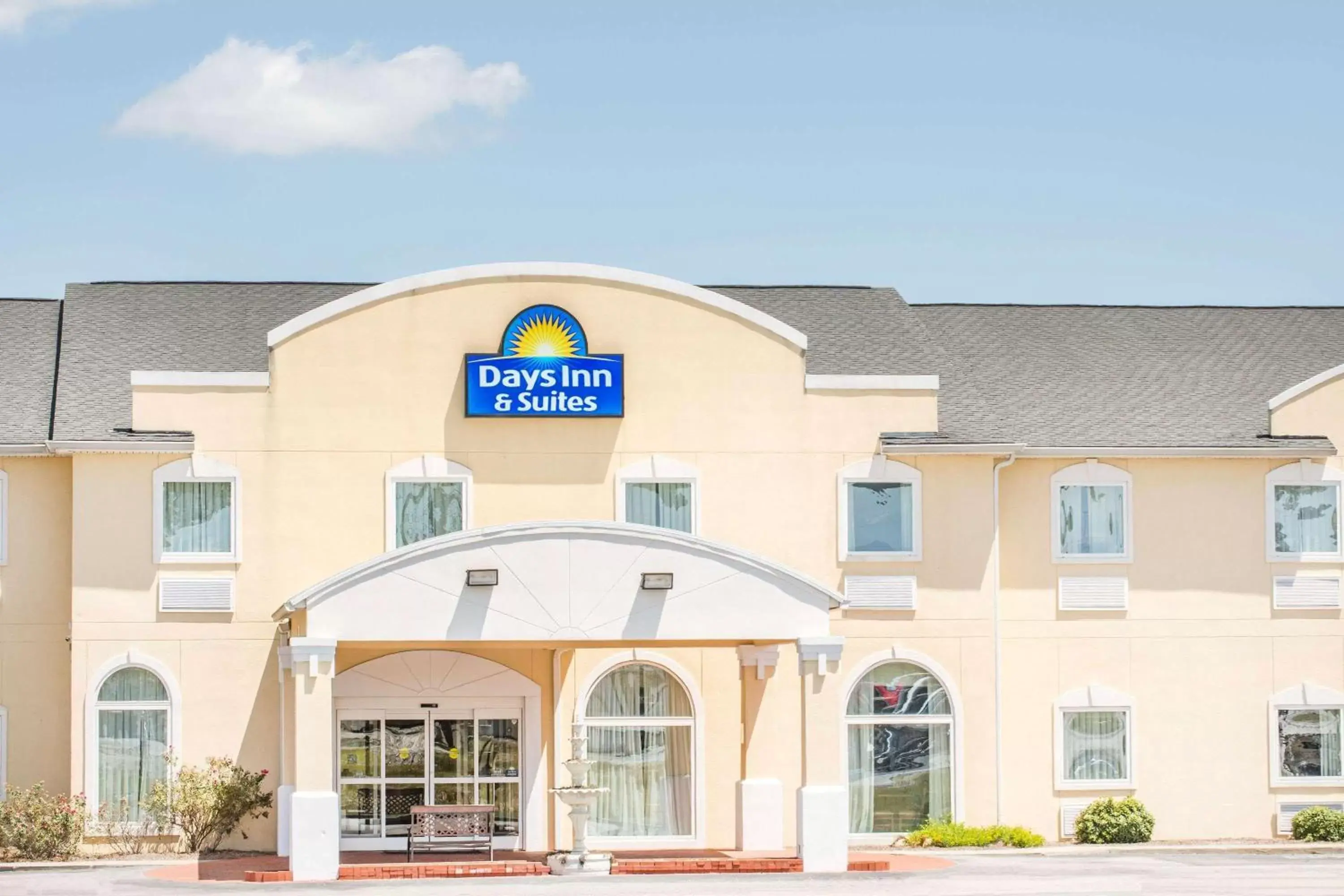 Property building in Days Inn & Suites by Wyndham Swainsboro