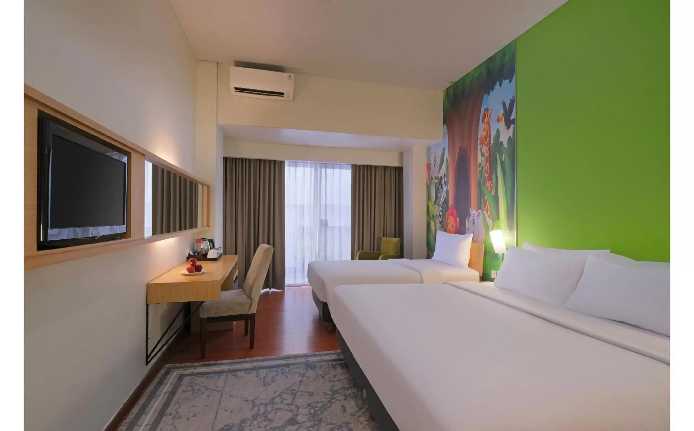 Bedroom, TV/Entertainment Center in Quest Hotel Simpang Lima - Semarang by ASTON