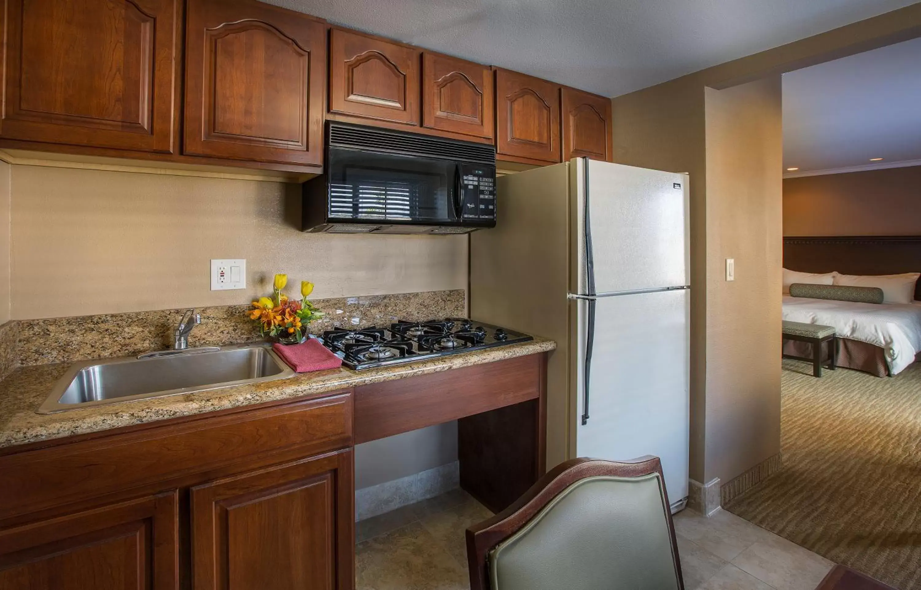 Kitchen or kitchenette, Kitchen/Kitchenette in Coast Anabelle Hotel