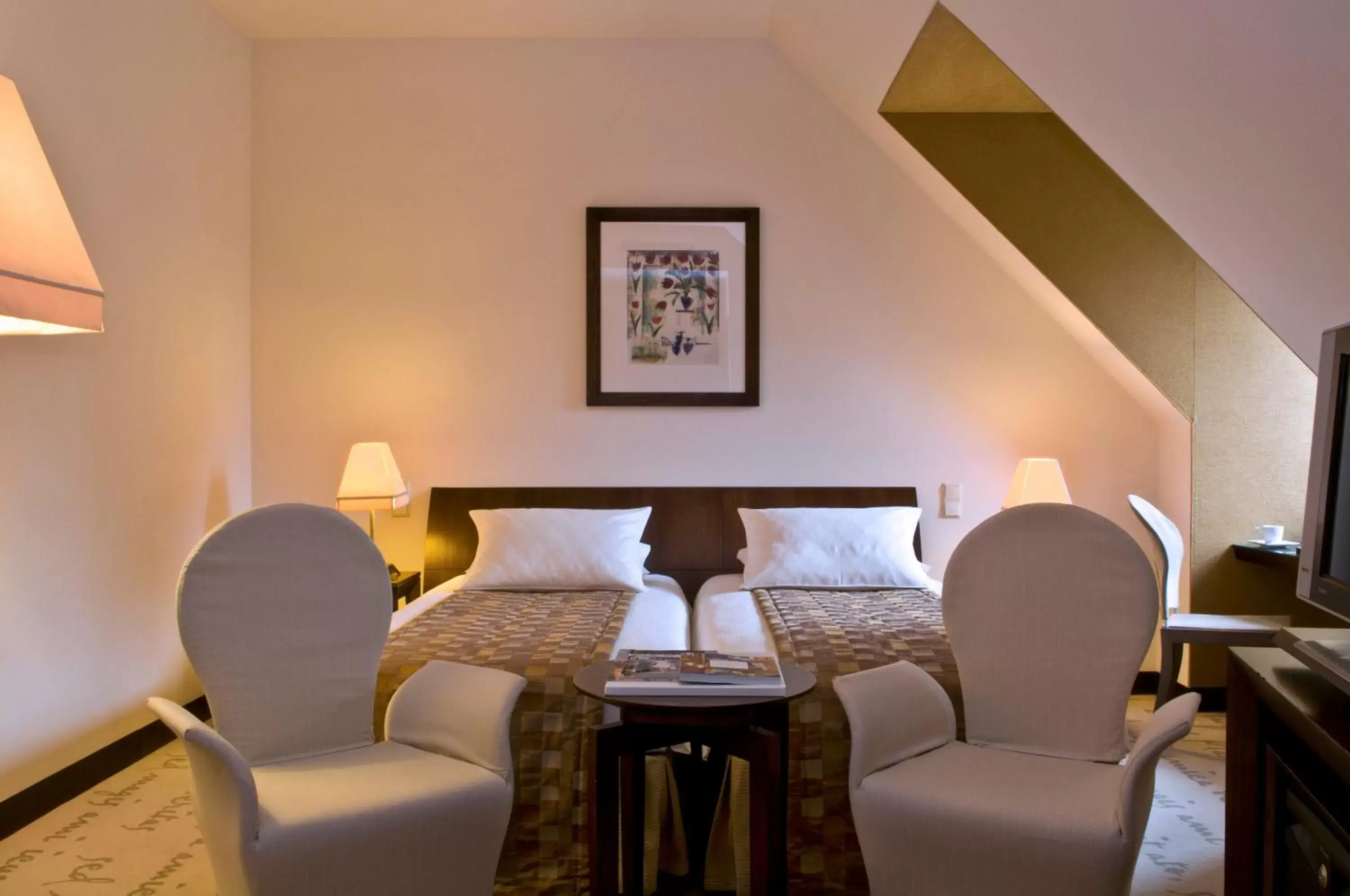 Classic Twin Room in Mamaison Le Regina Boutique Hotel