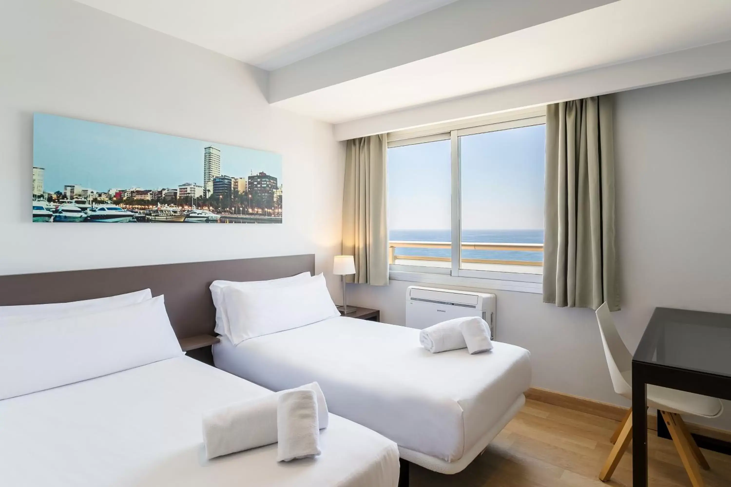 Bed, Sea View in Hotel Alicante Gran Sol, affiliated by Meliá