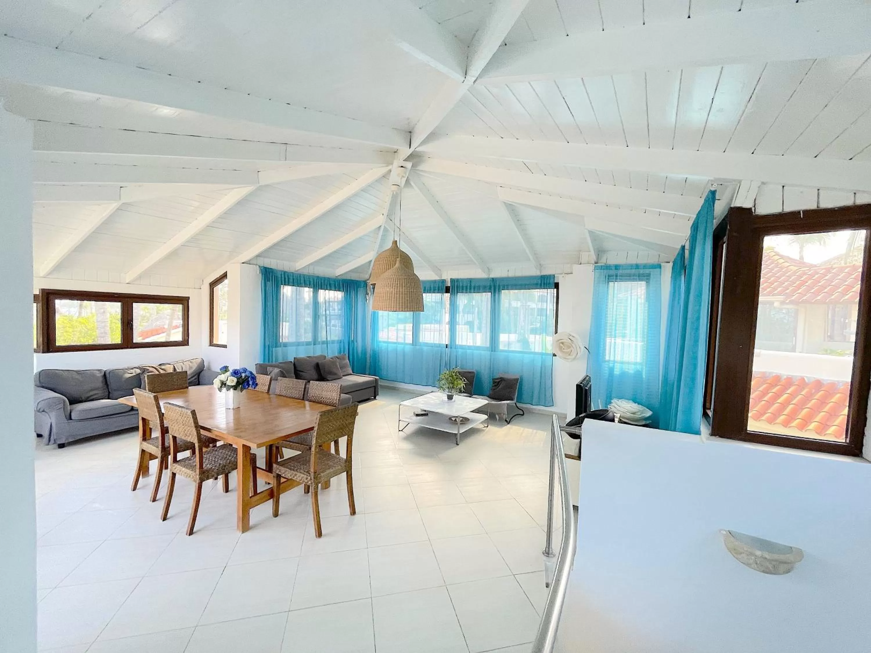 Living room, Restaurant/Places to Eat in BEACH Condo-HOTEL with VILLAS & PRIVATE Apartments WIFI BBQ Beach CLUB & SPA