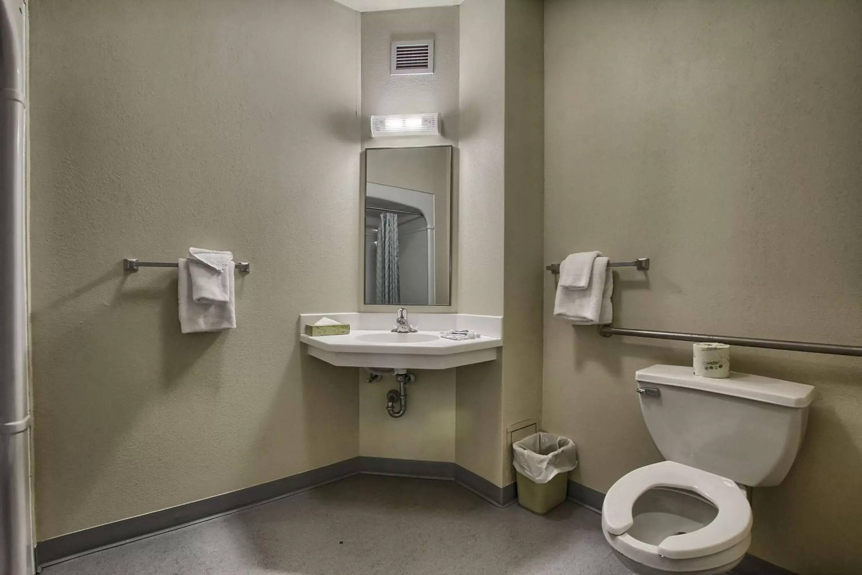 Toilet, Bathroom in Motel 6-London, ON - Ontario