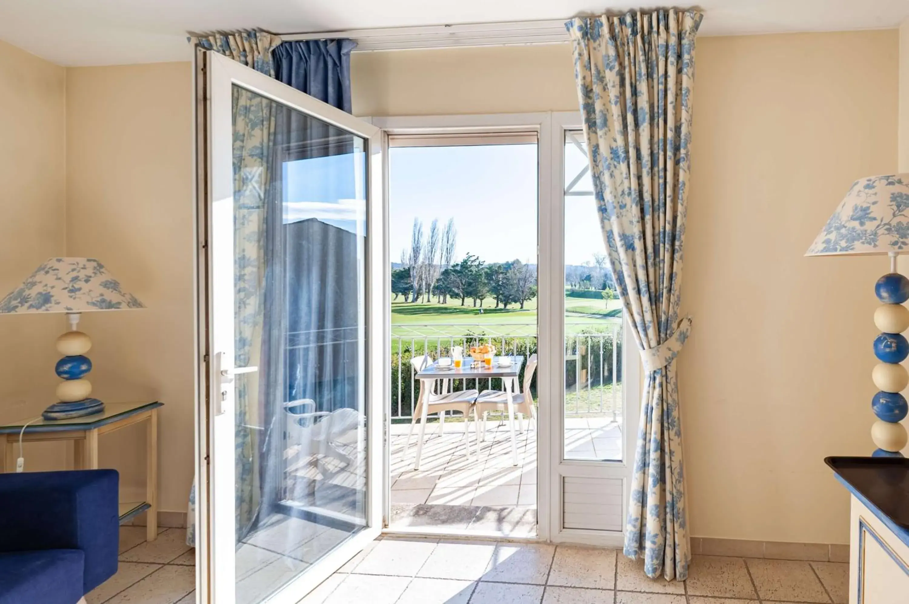 Balcony/Terrace in Residhotel Golf Grand Avignon