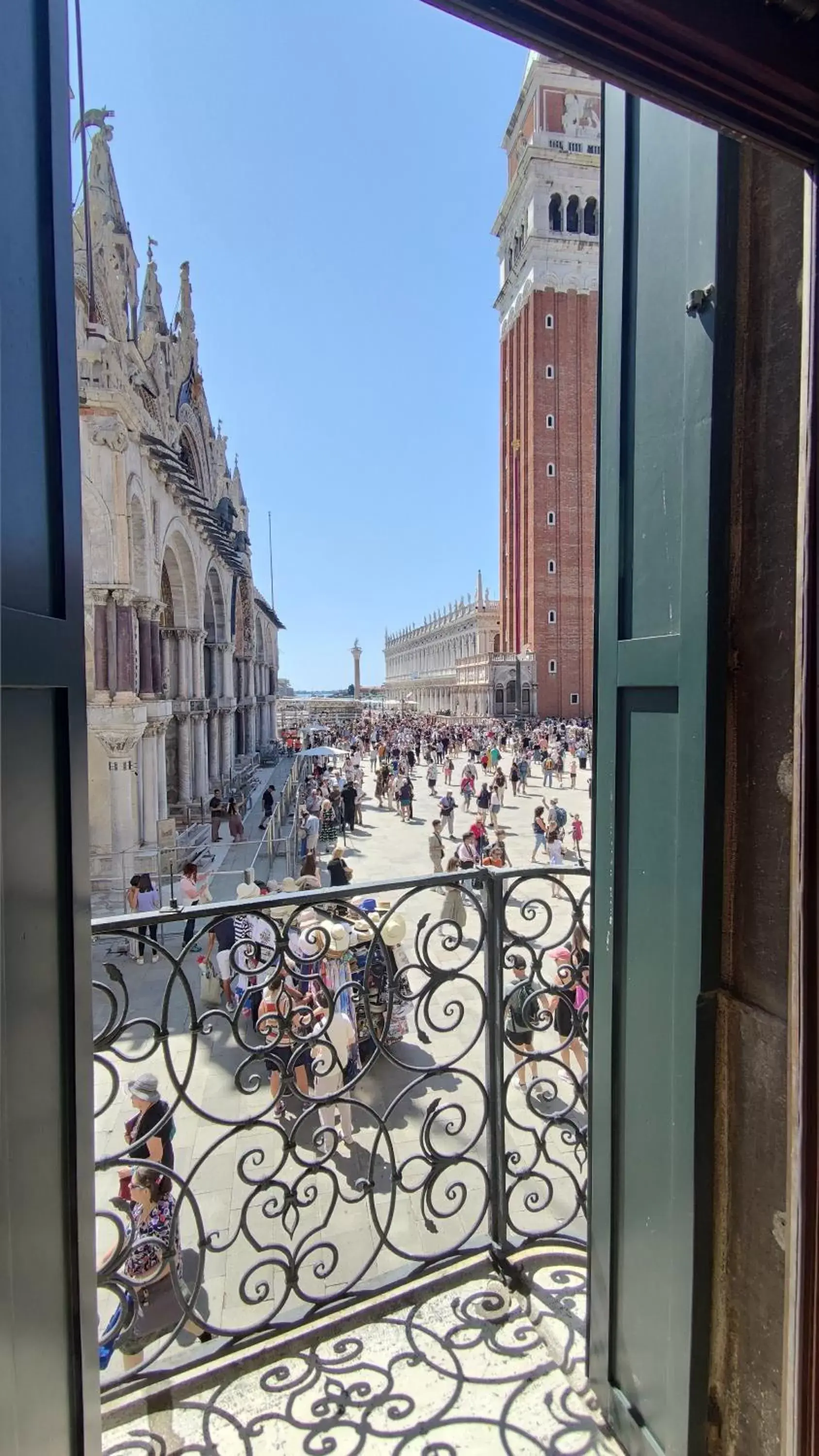 Natural landscape in Bellevue Luxury Rooms - San Marco Luxury Natural landscape in Bellevue Luxury Rooms - San Marco Luxury