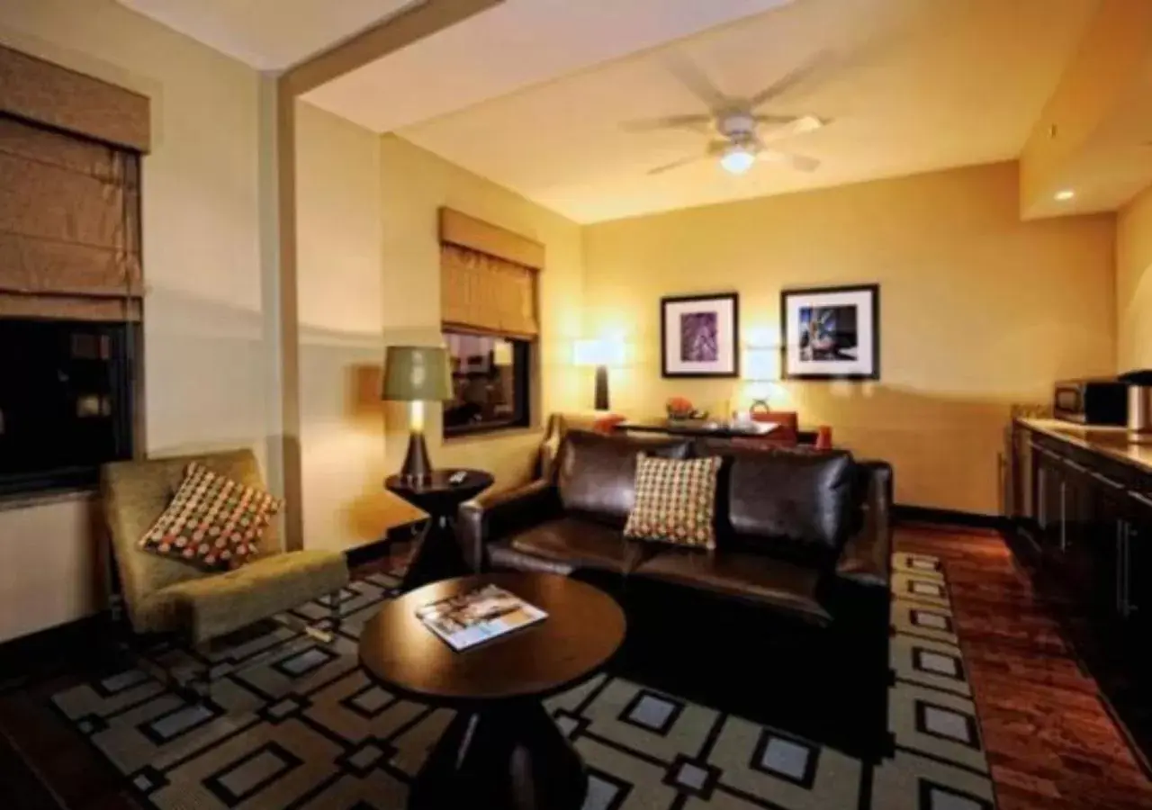 Living room in The Mayo Hotel Living room in The Mayo Hotel