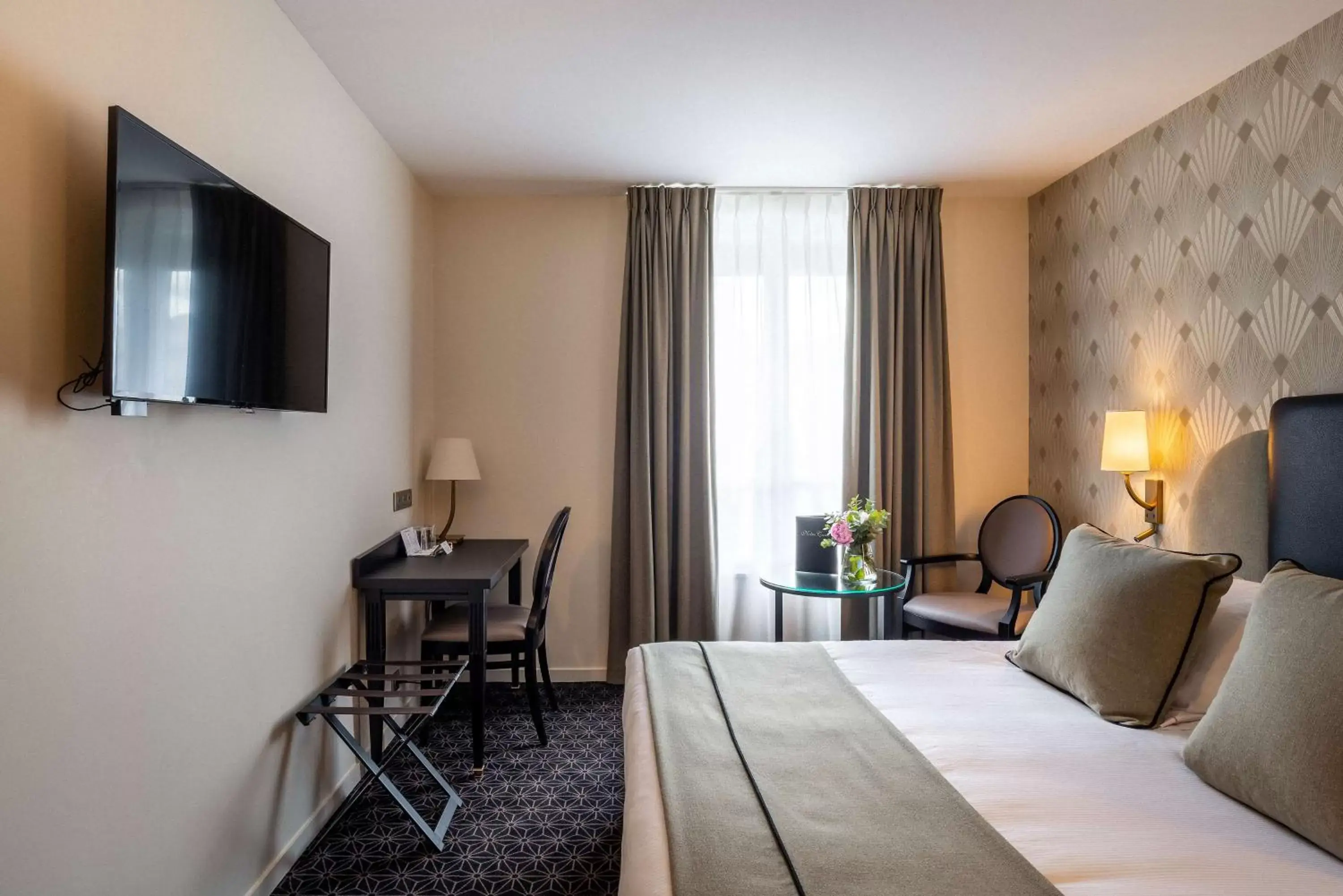 Bedroom, Bed in Best Western Plus Le Moderne