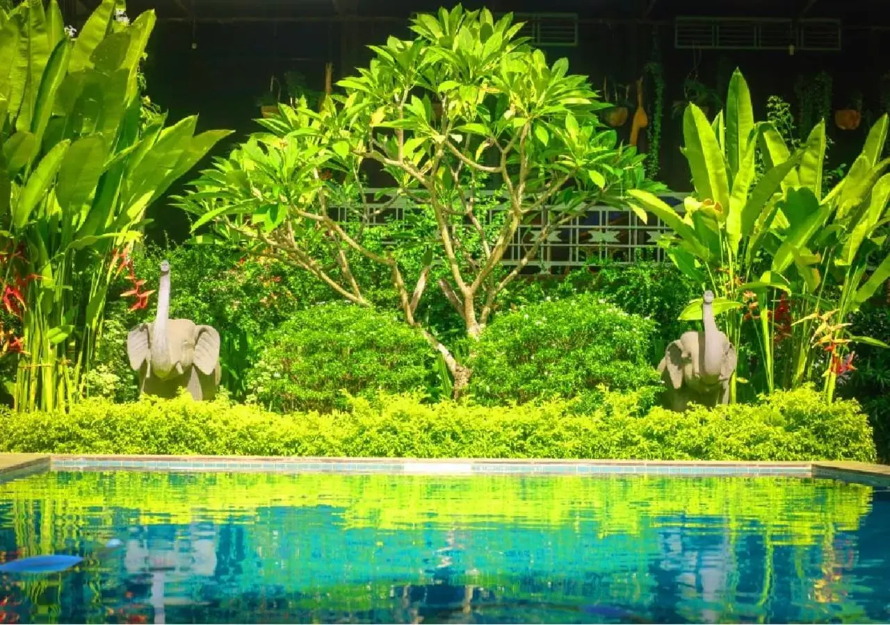 Garden, Swimming Pool in Ladear Privilege Rooms