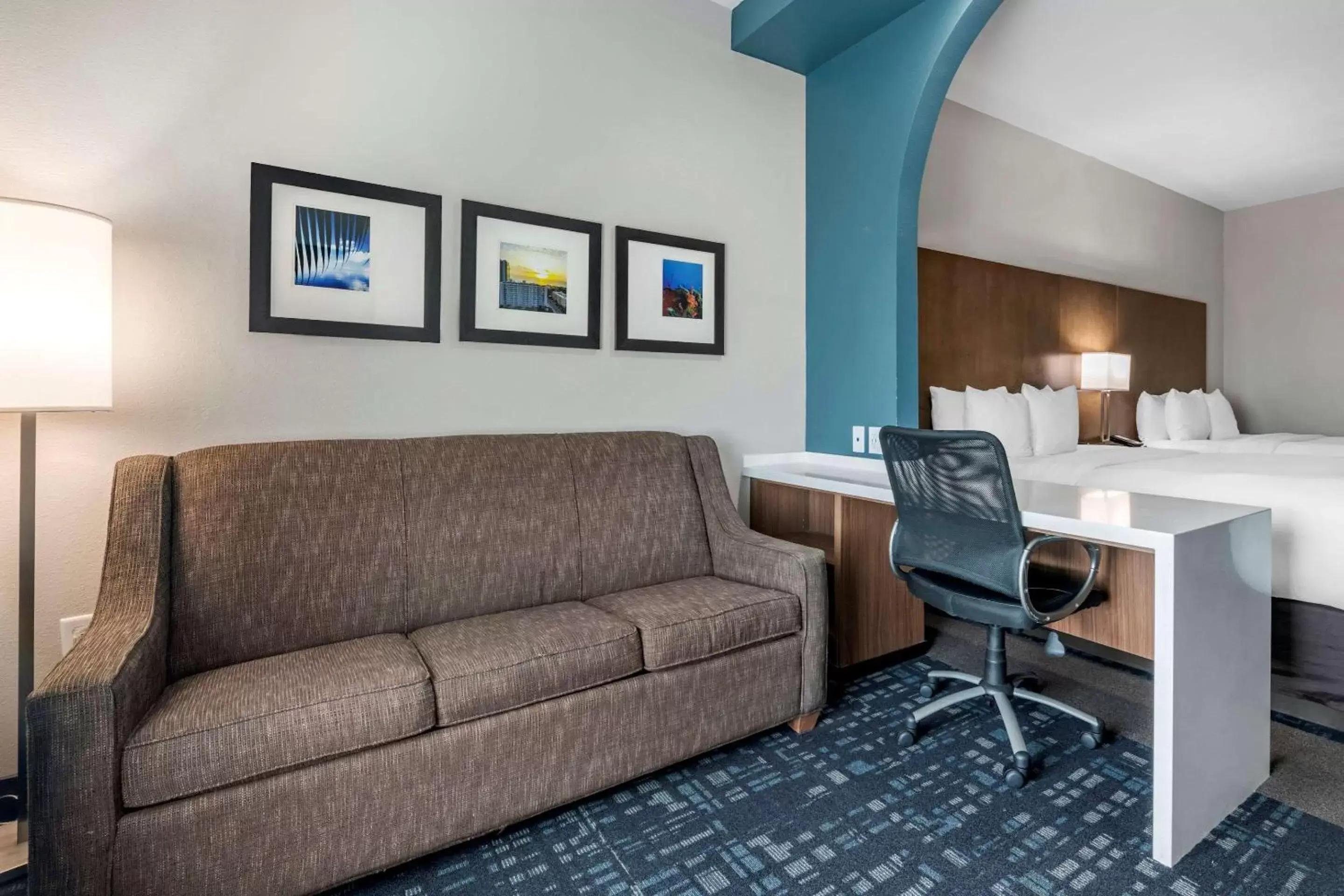 Photo of the whole room, Seating Area in Comfort Suites Fort Lauderdale Airport & Cruise Port