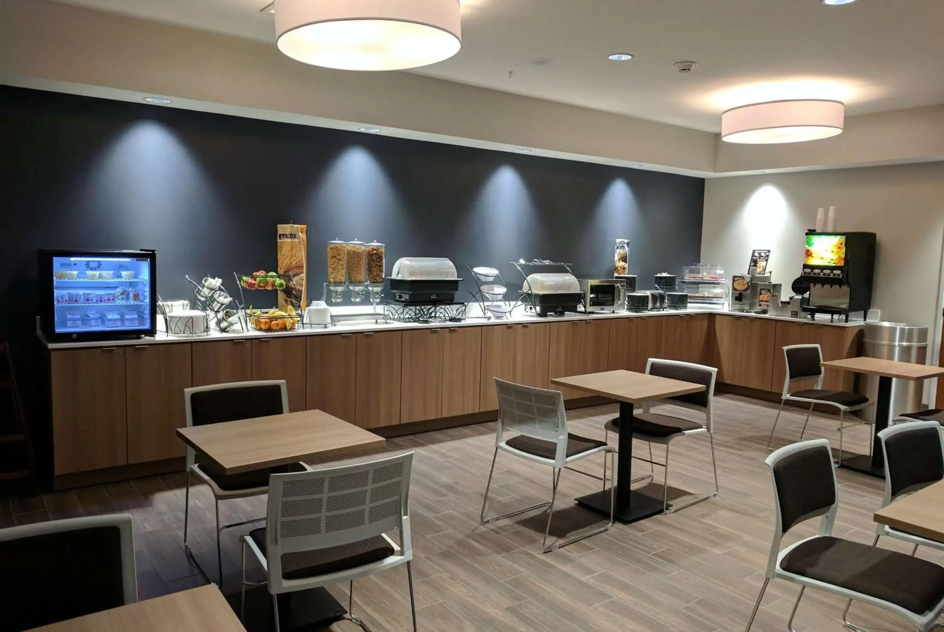 Breakfast, Restaurant/Places to Eat in Microtel Inn & Suites by Wyndham Clarion