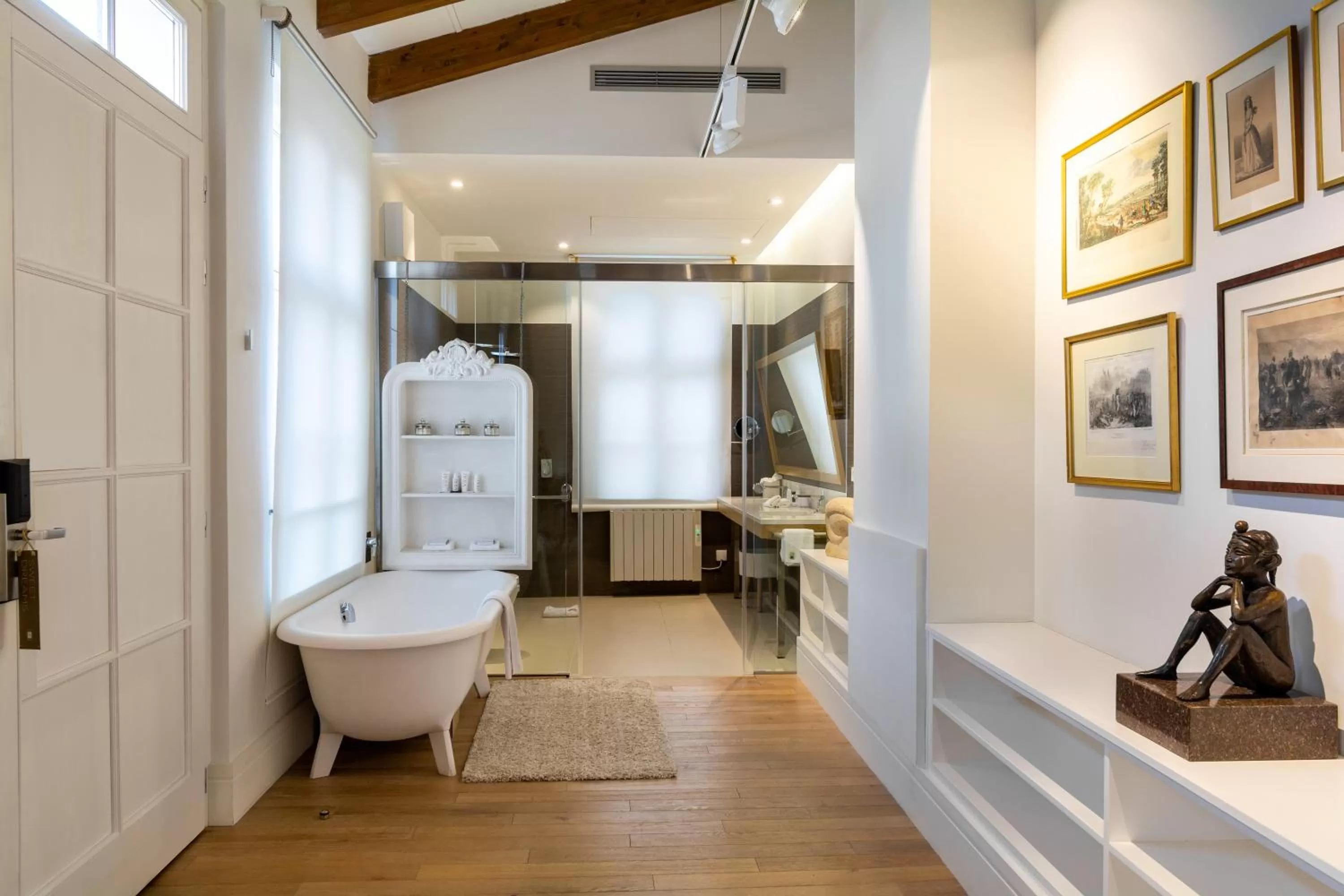 Bathroom in Hôtel de Cavoye