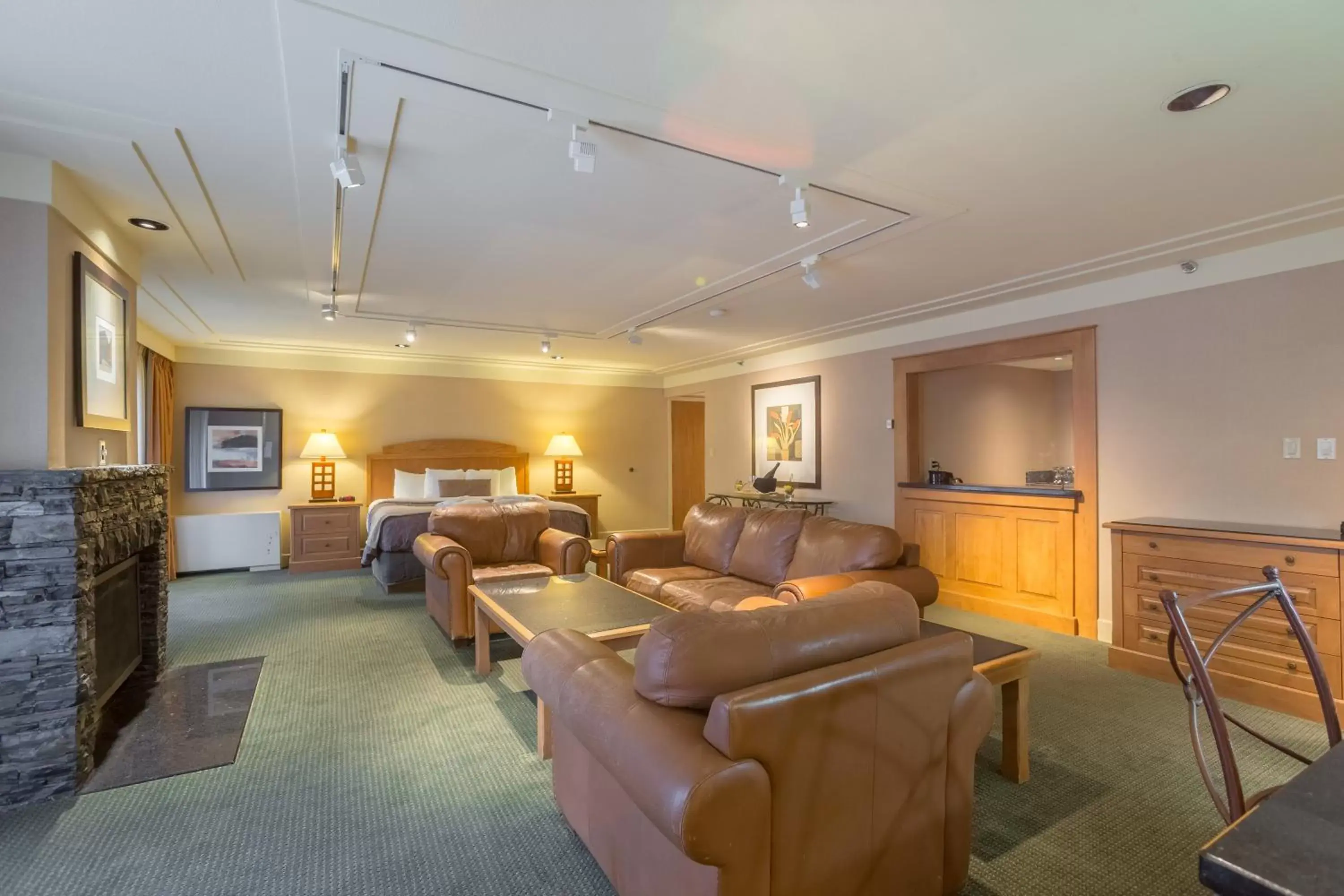 Photo of the whole room, Seating Area in Banff Park Lodge