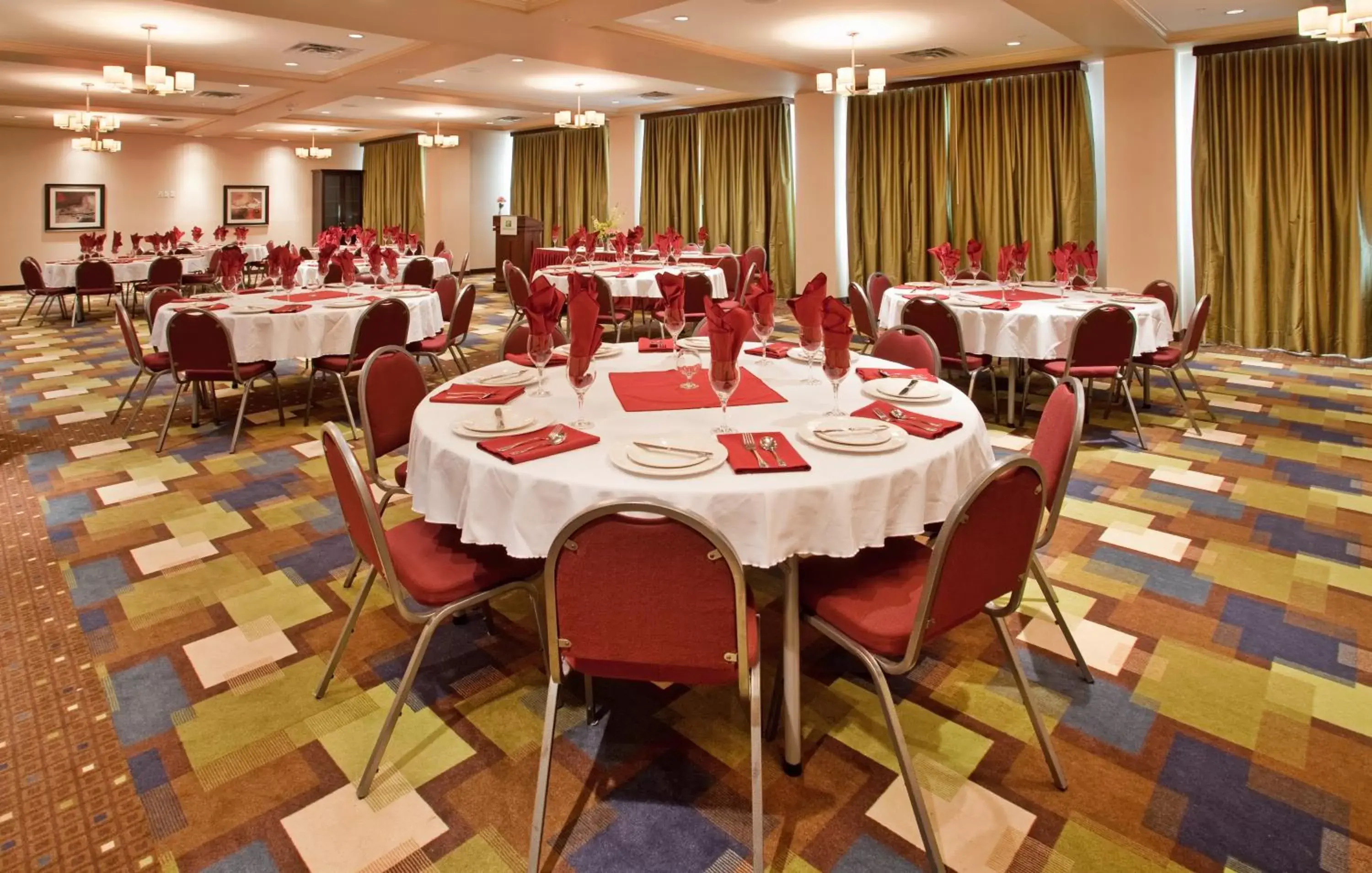 Banquet/Function facilities, Restaurant/Places to Eat in Holiday Inn Hotel and Suites-Kamloops, an IHG Hotel