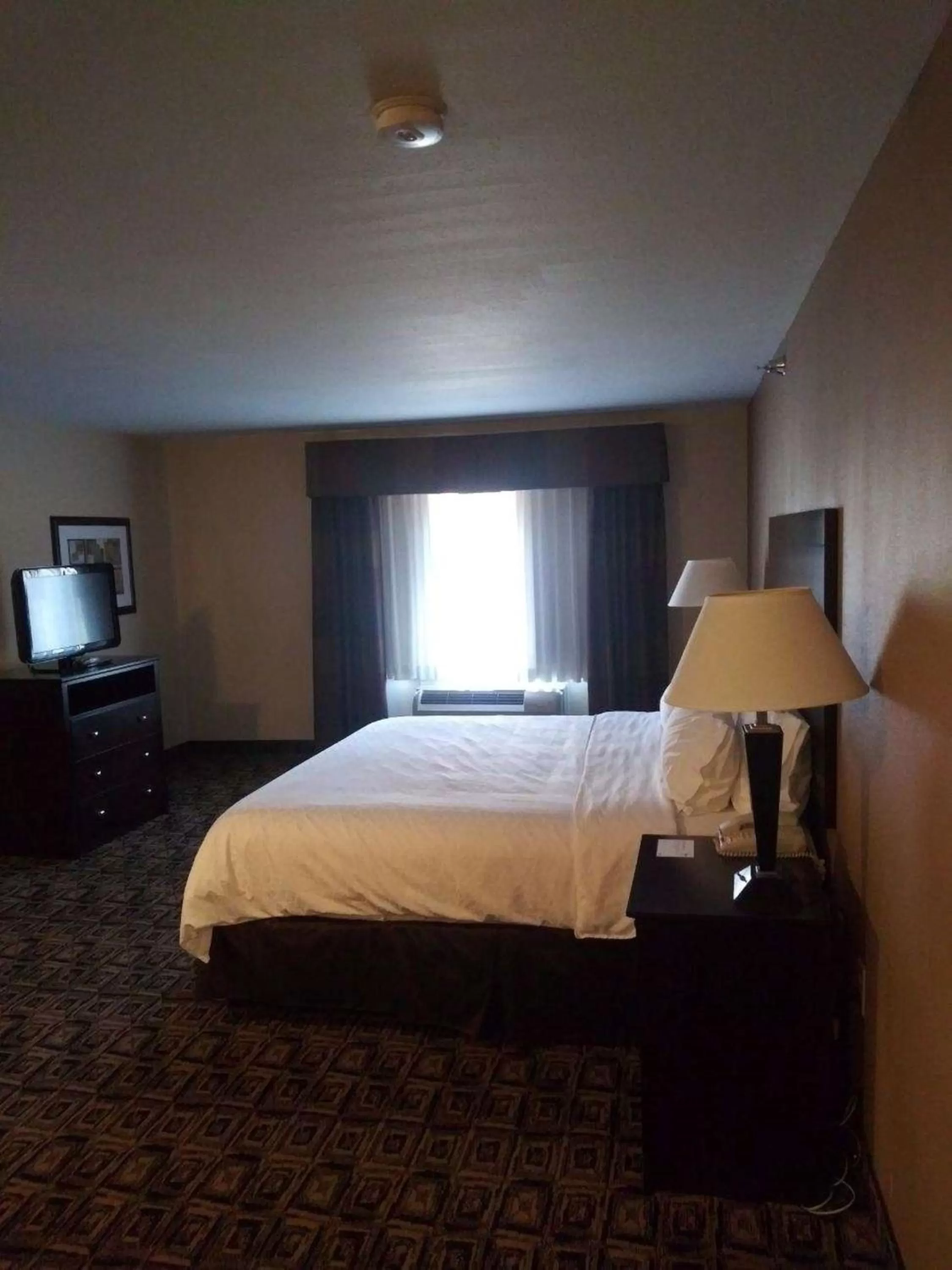 Photo of the whole room in Holiday Inn Express & Suites Zanesville North by IHG