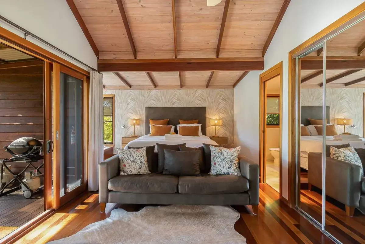 Bed in Lake Weyba Cottages Noosa