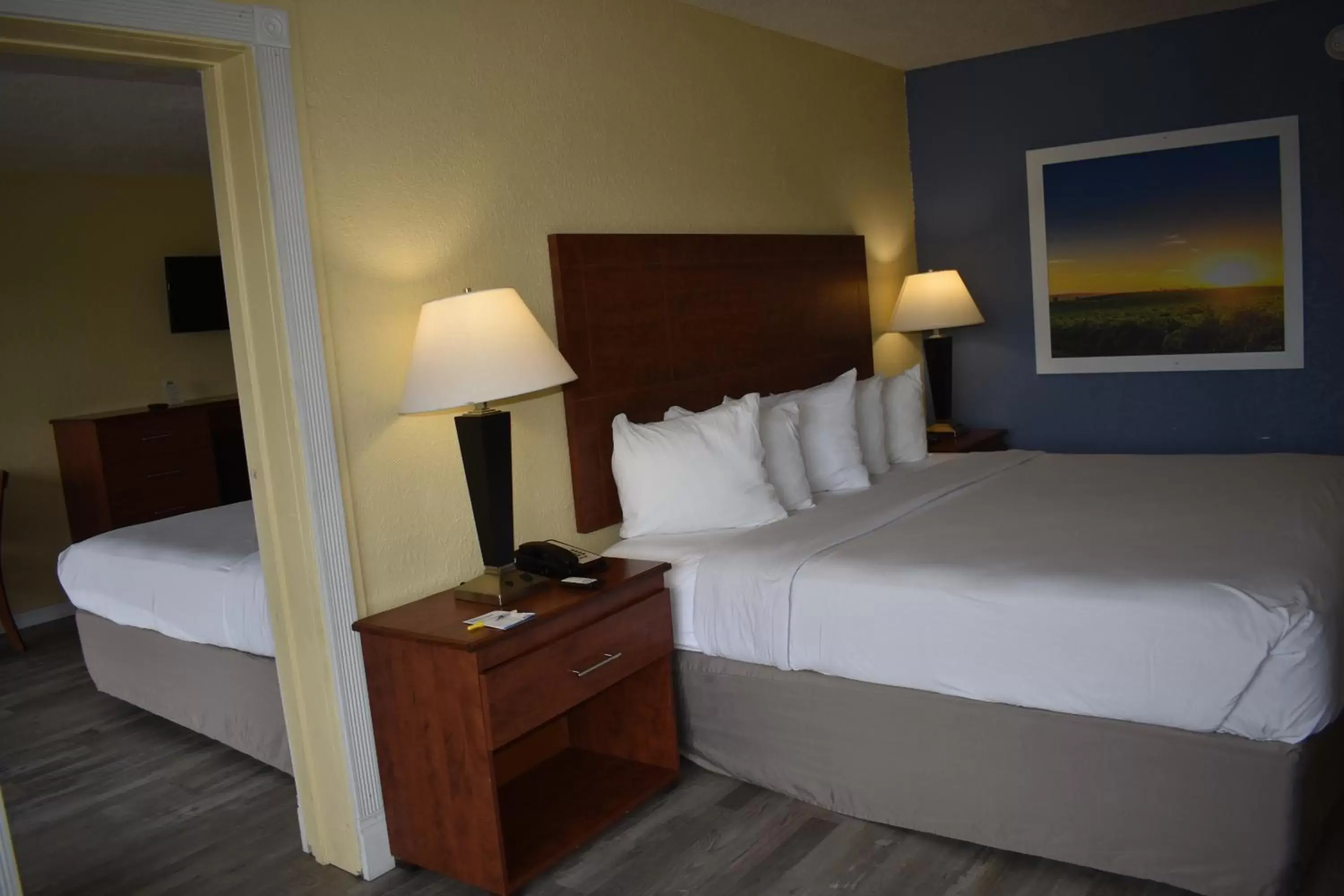 Photo of the whole room, Bed in Days Inn by Wyndham Wildwood I-75