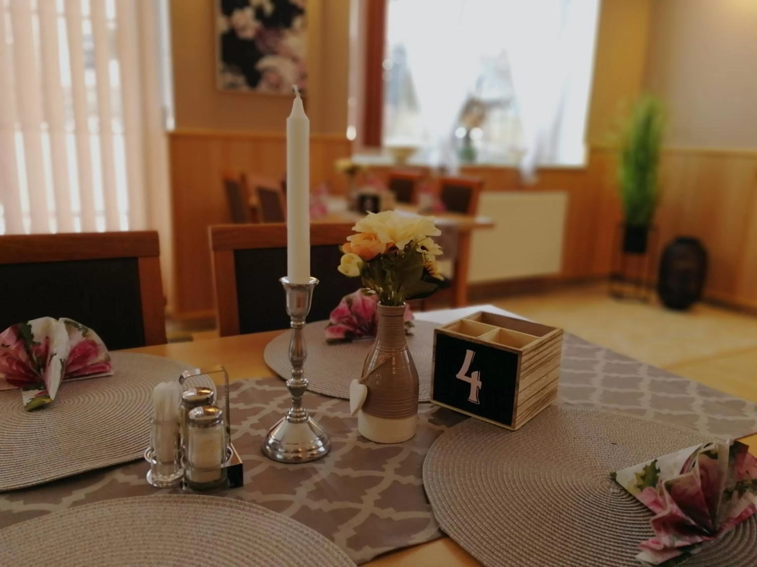 Restaurant/places to eat in Vzdělávací Středisko a Hotel