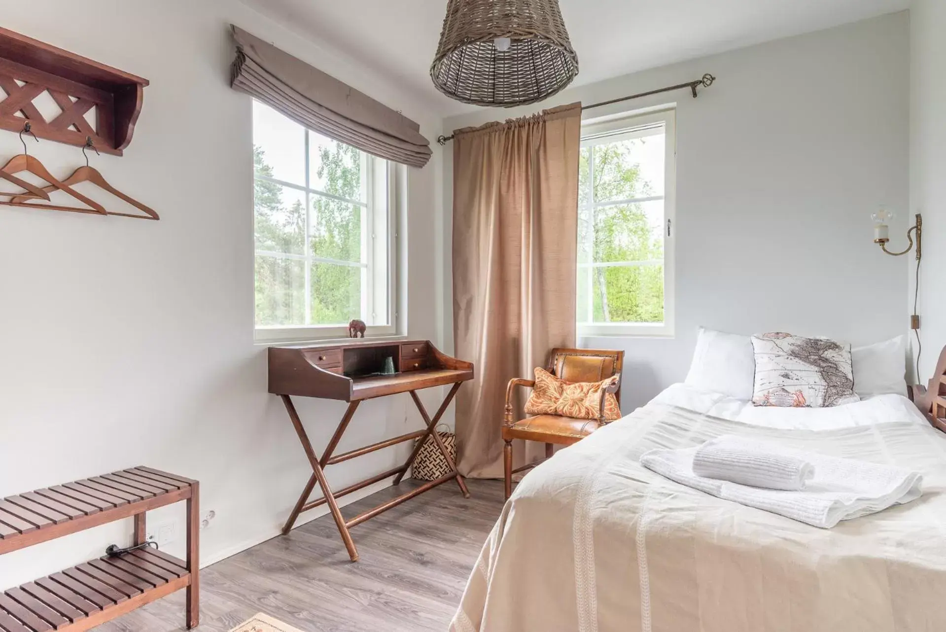 Single Room with Shared Bathroom in Villa Jokivarsi Bed & Breakfast Single Room with Shared Bathroom in Villa Jokivarsi Bed & Breakfast