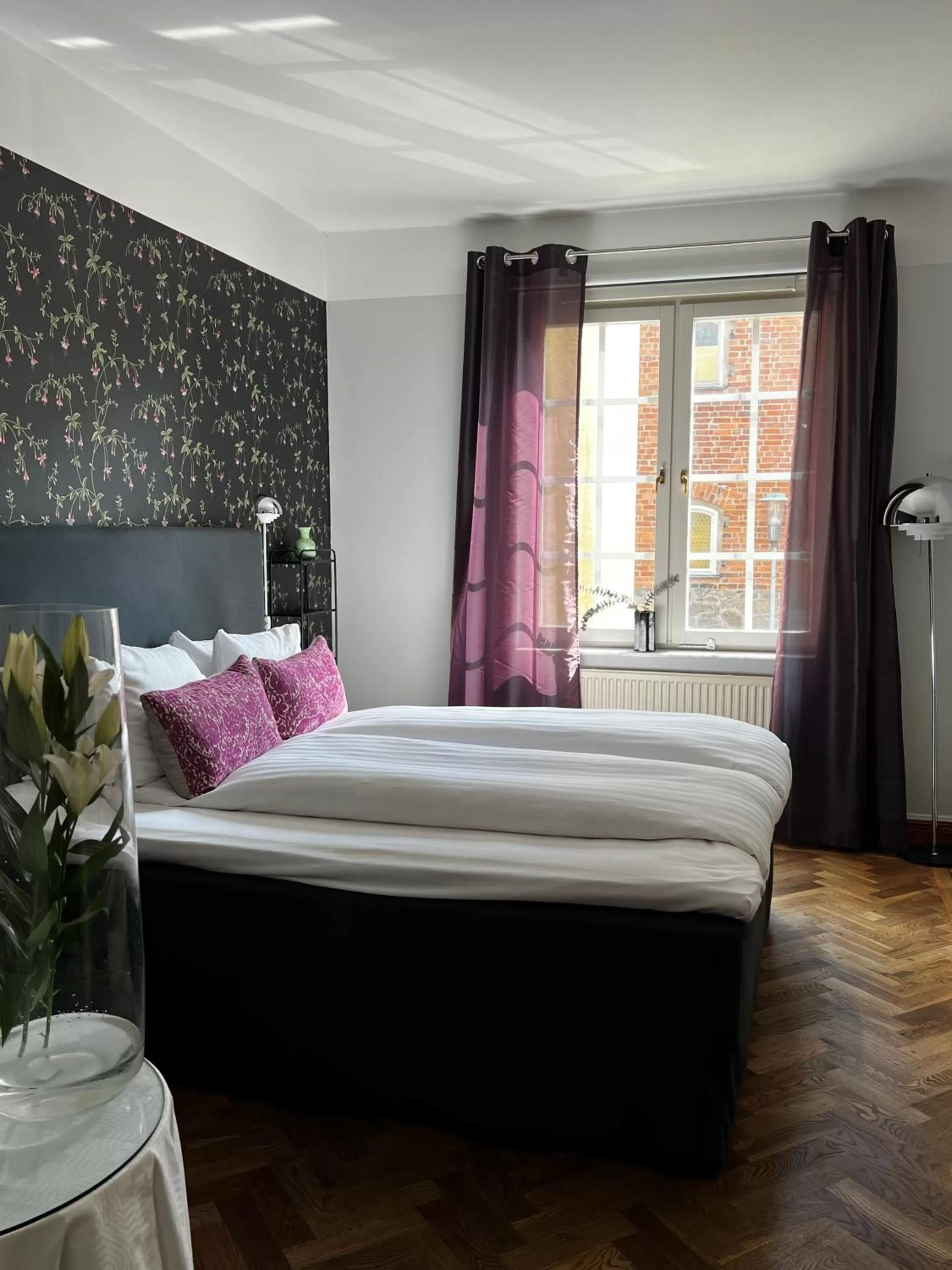 Property building, Bed in Hotell Dannegården